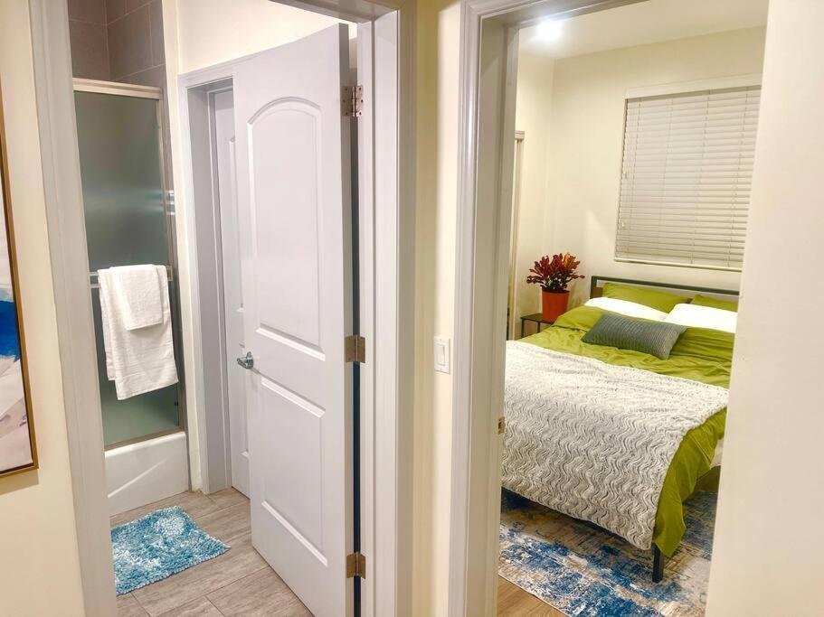 Apartment Birdwatcher's Quiet Perch 3bd 2ba W Parking Los Angeles