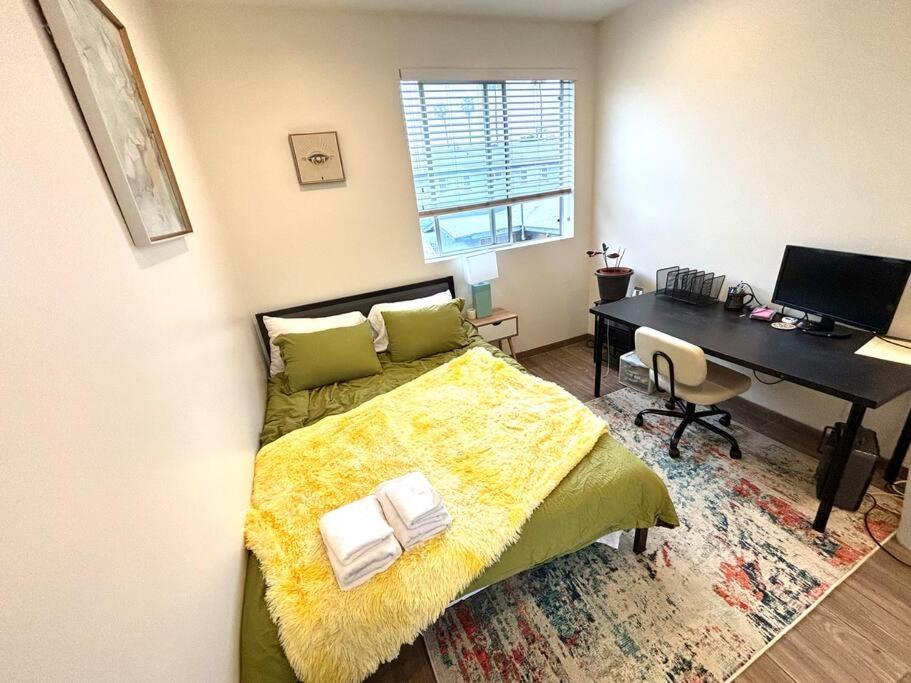 Birdwatcher's Quiet Perch 3bd 2ba W Parking