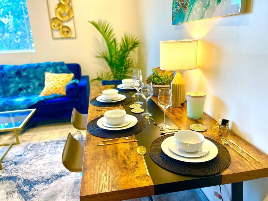Apartment Birdwatcher's Quiet Perch 3bd 2ba W Parking *