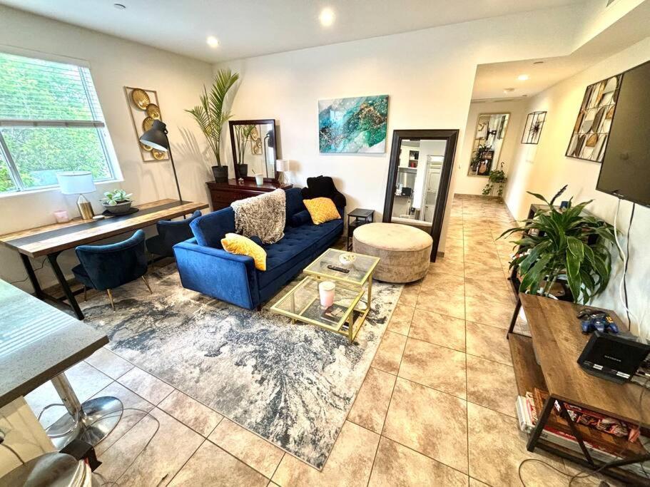 Apartment Birdwatcher's Quiet Perch 3bd 2ba W Parking