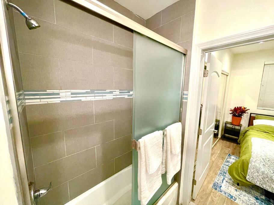 Apartment Birdwatcher's Quiet Perch 3bd 2ba W Parking *