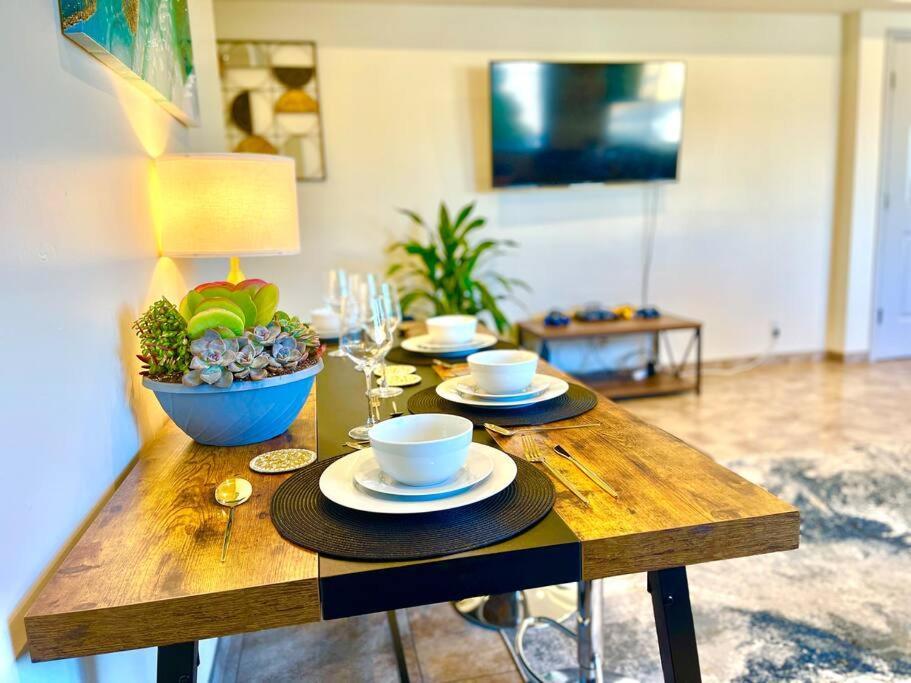 Apartment Birdwatcher's Quiet Perch 3bd 2ba W Parking