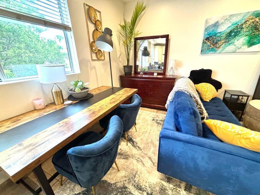 Birdwatcher's Quiet Perch 3bd 2ba W Parking