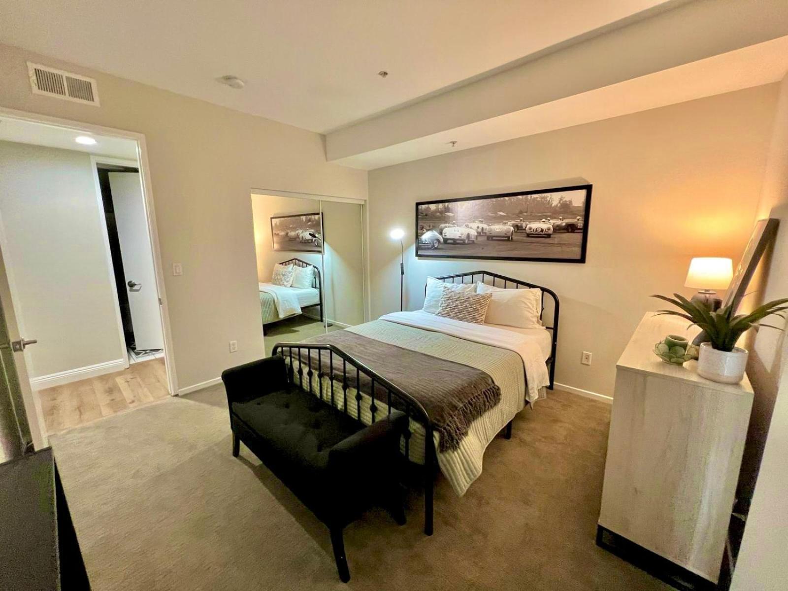Shared House Hollywood Hideaway Heart Of Fame Homestay Los Angeles