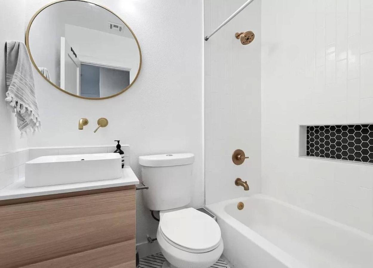 Holiday home Stylish 3br House, Lax-sofi-65th-ww