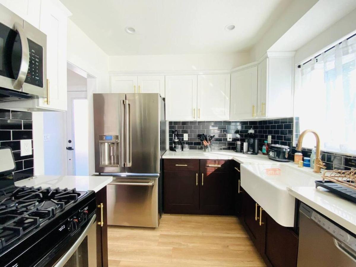 Holiday home Stylish 3br House, Lax-sofi-65th-ww *