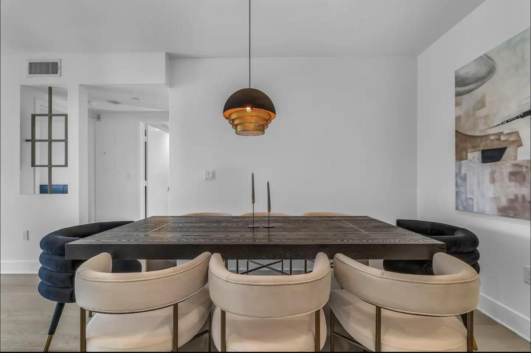 Luxury & Modern 3 Bedroom & 3 Bathroom Penthouse In Santa Monica With Free Parking *