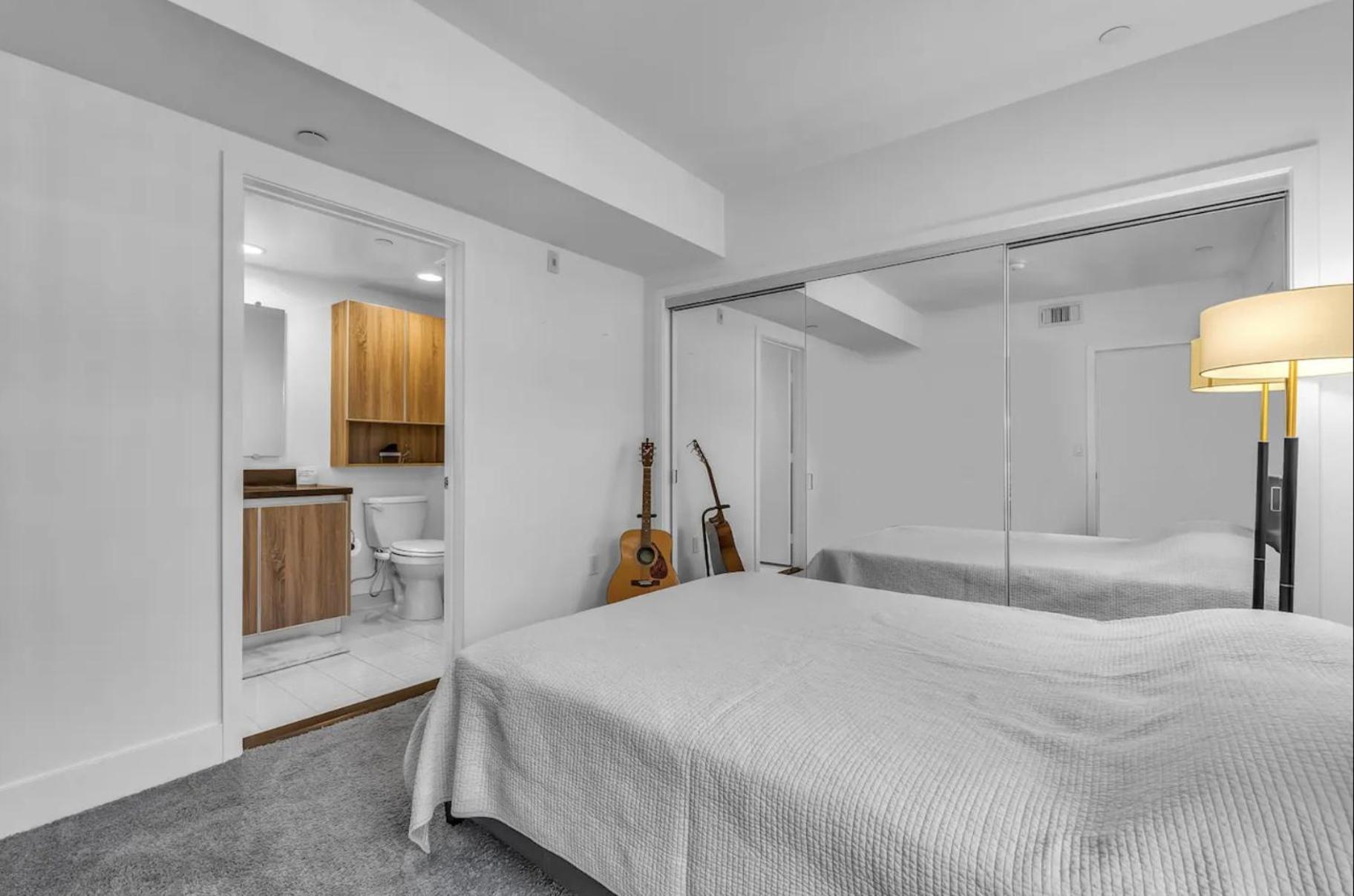 Luxury & Modern 3 Bedroom & 3 Bathroom Penthouse In Santa Monica With Free Parking