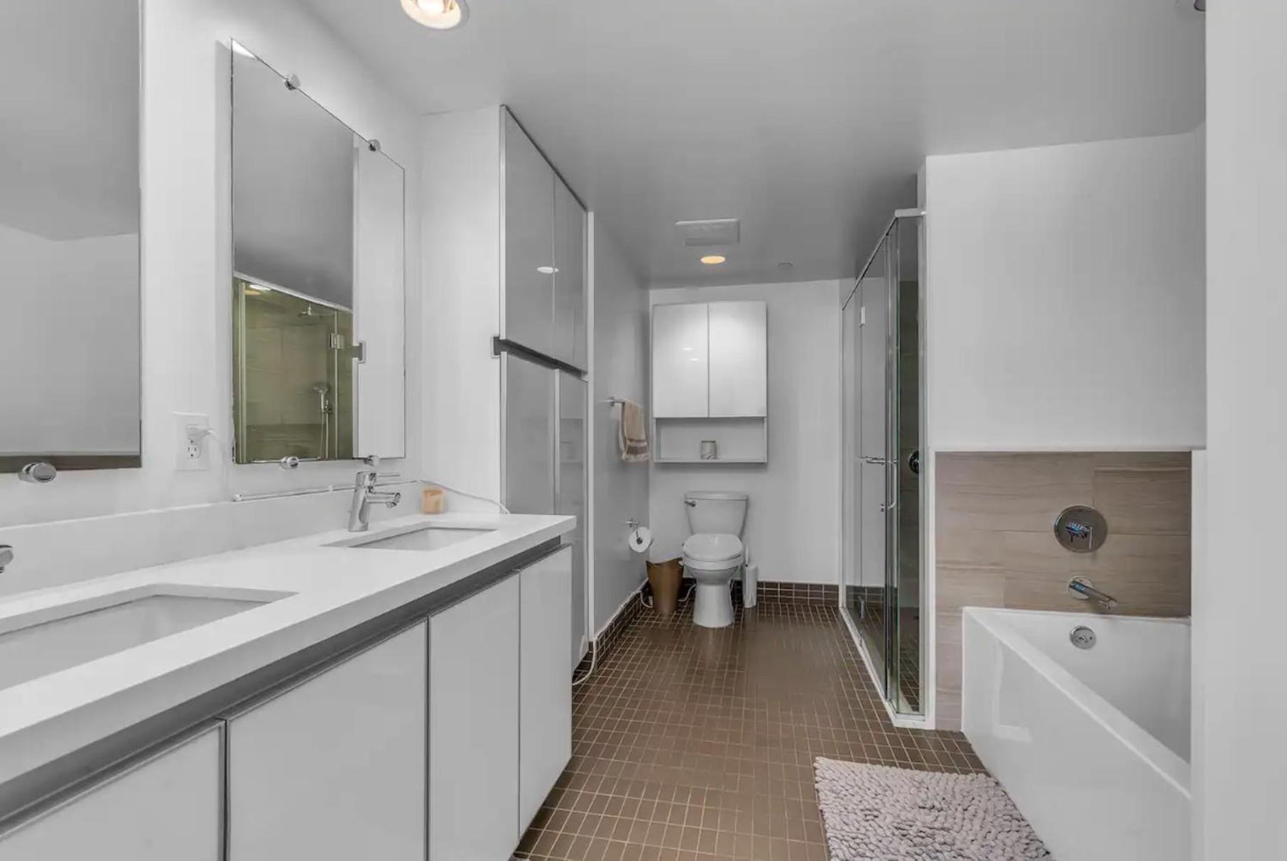 Luxury & Modern 3 Bedroom & 3 Bathroom Penthouse In Santa Monica With Free Parking * Los Angeles