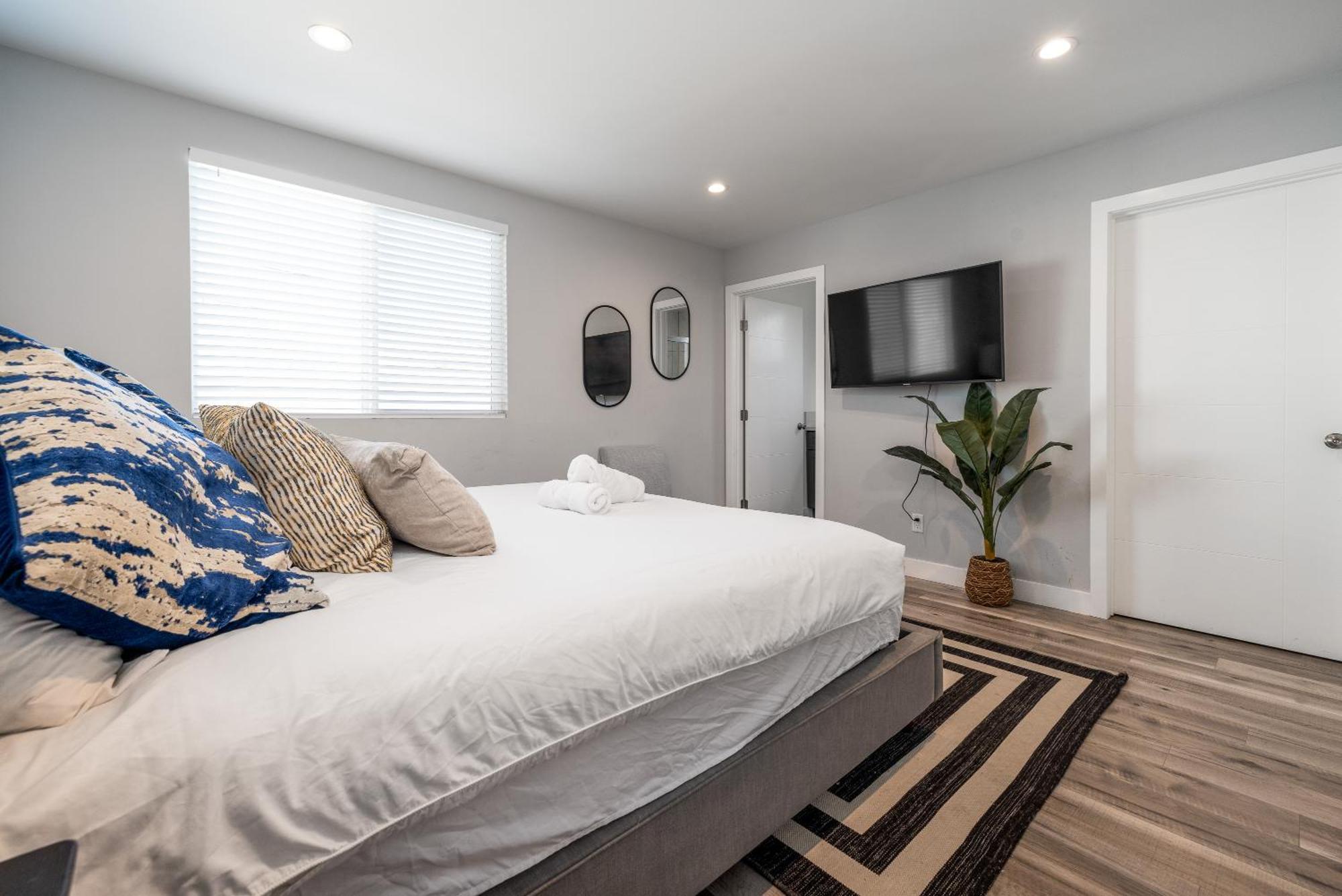 Apartment Luxury Living Steps Away From Downtown La Los Angeles