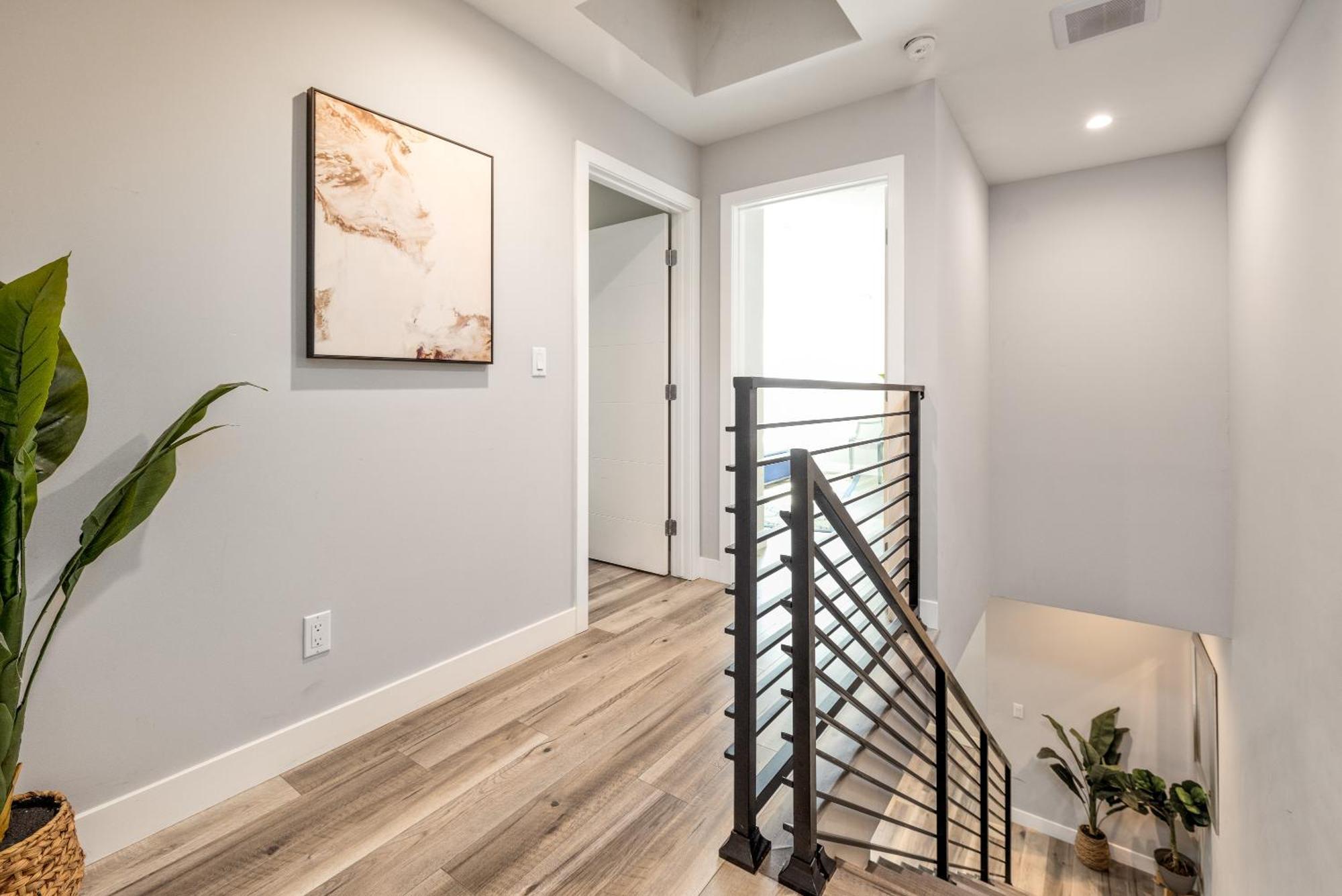 Luxury Living Steps Away From Downtown La *