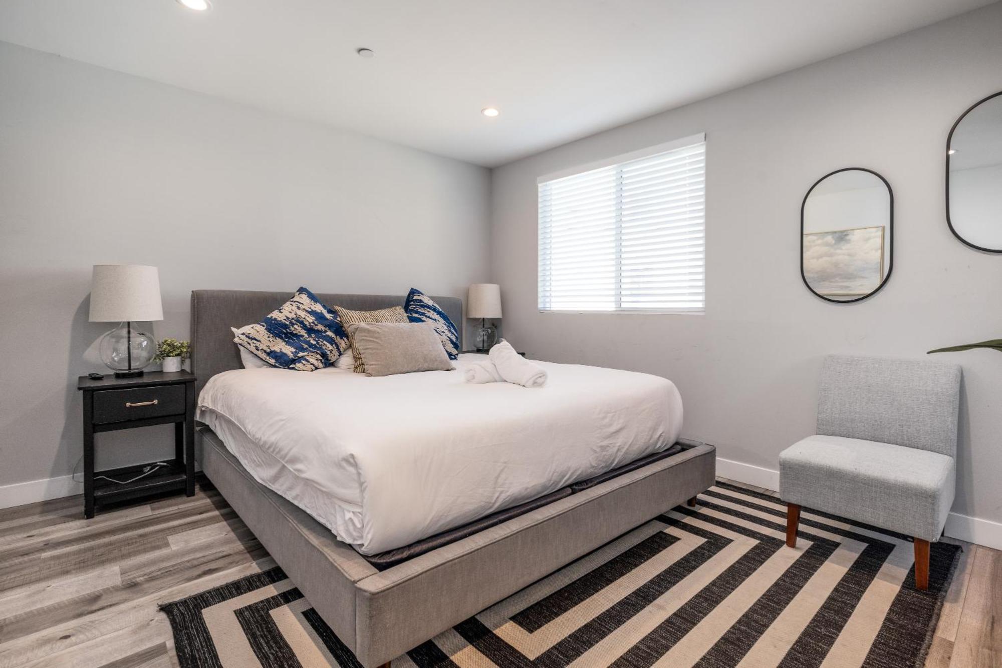 Luxury Living Steps Away From Downtown La Apartment Los Angeles
