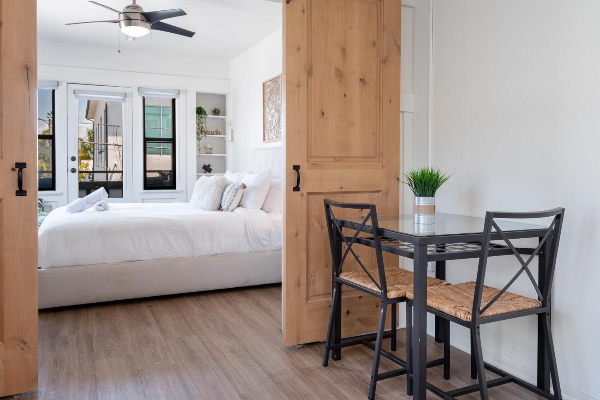 Chic 1br In Lively Venice Area Los Angeles