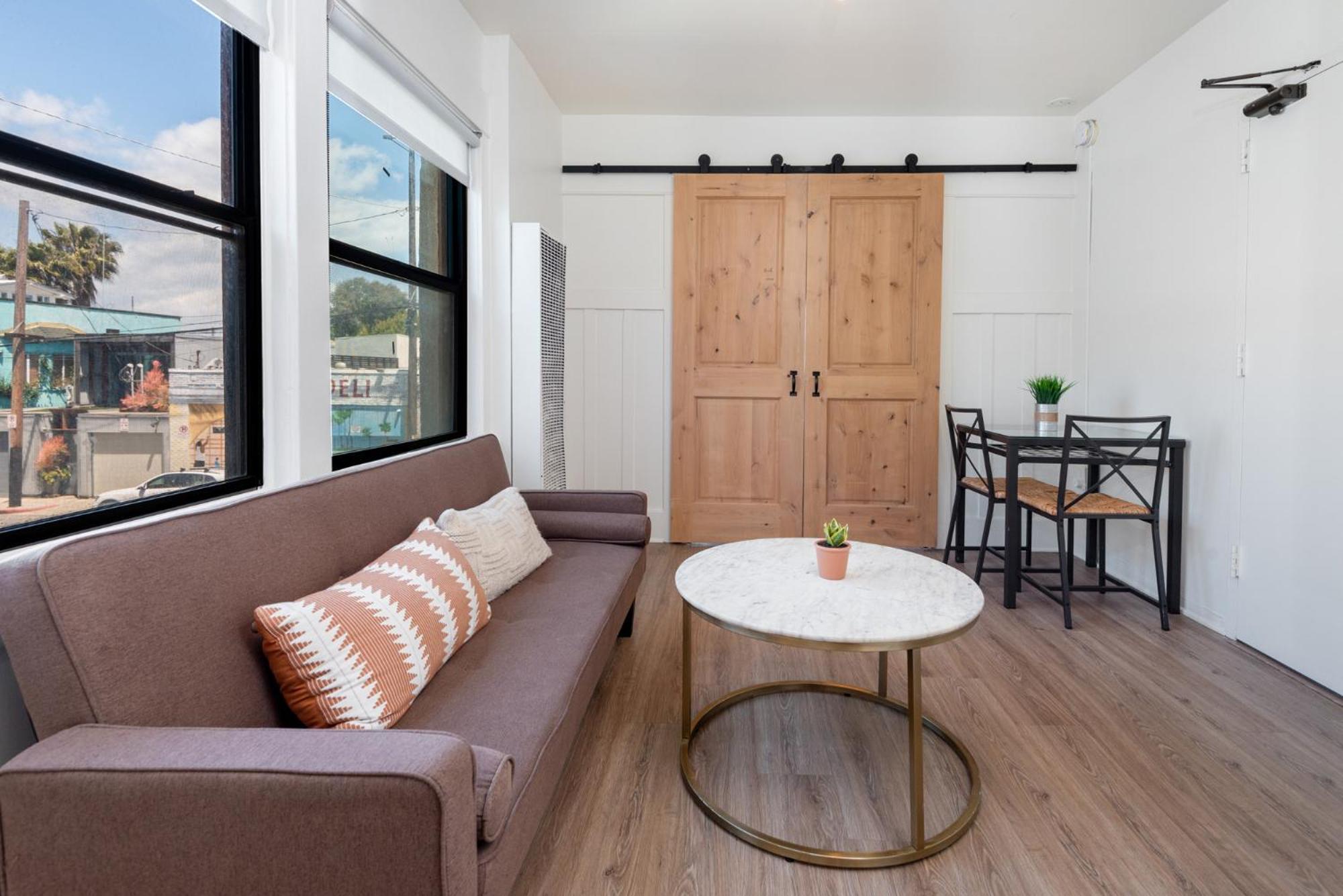 Chic 1br In Lively Venice Area Los Angeles