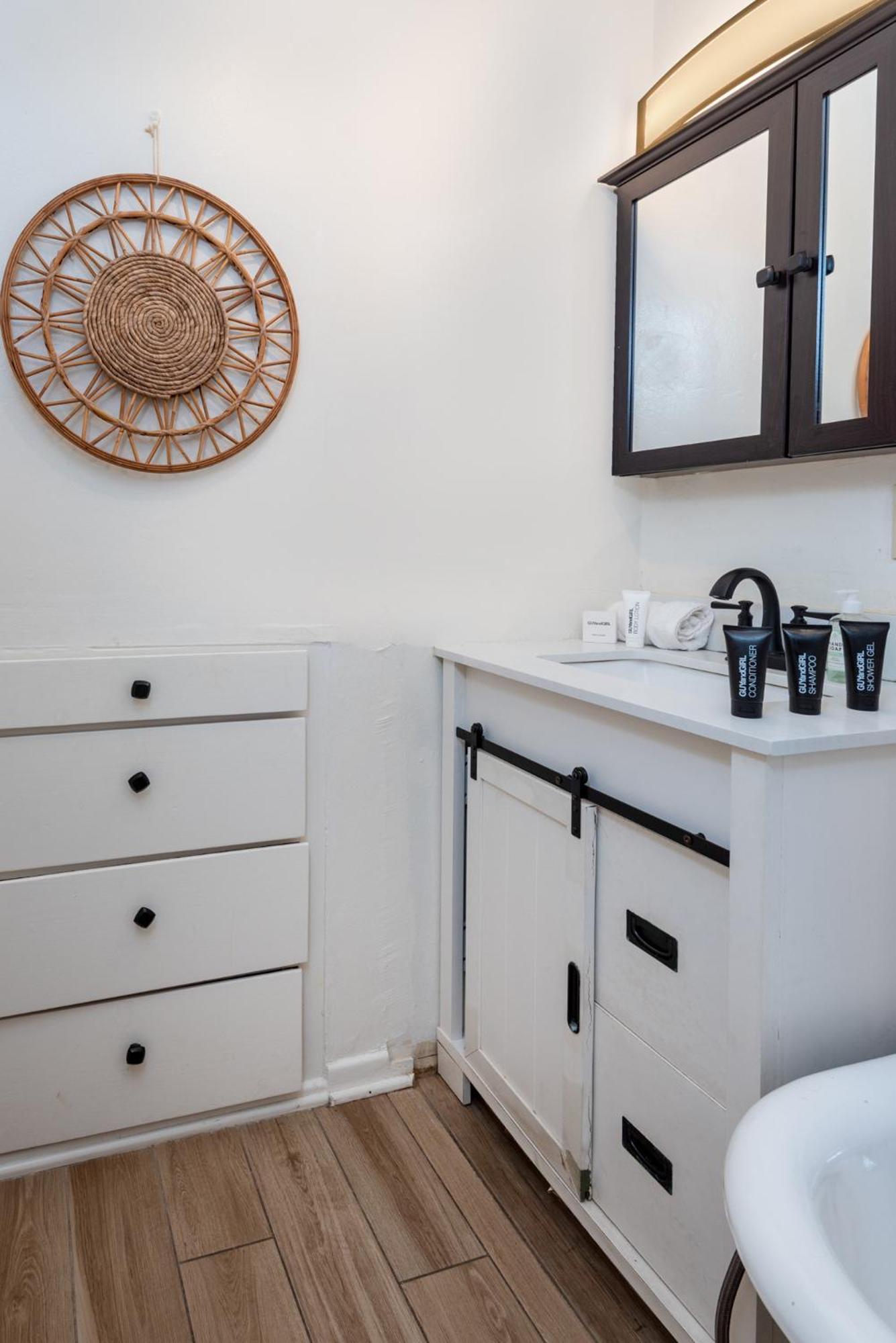 Chic 1br In Lively Venice Area Apartment Los Angeles