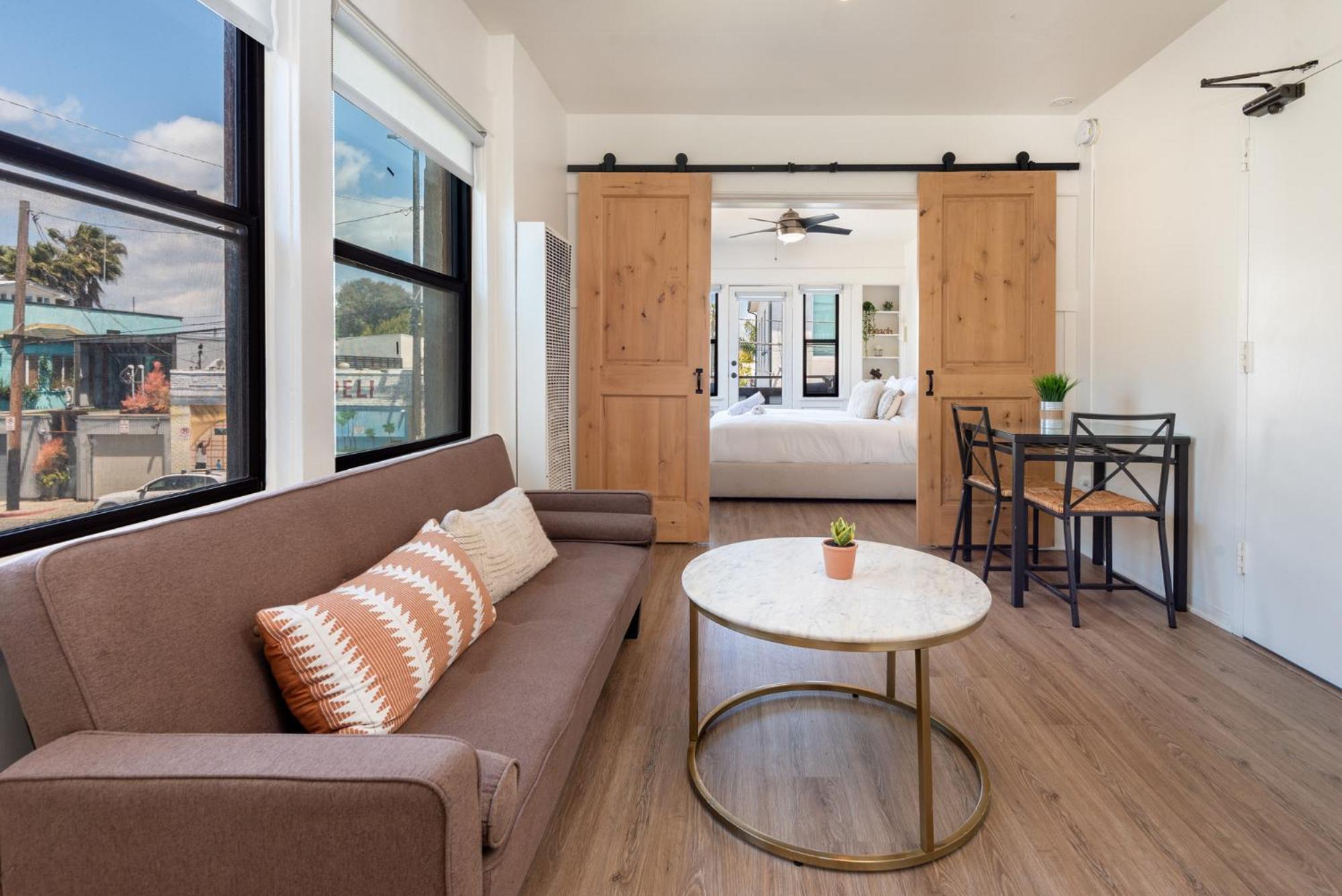 Chic 1br In Lively Venice Area Apartment