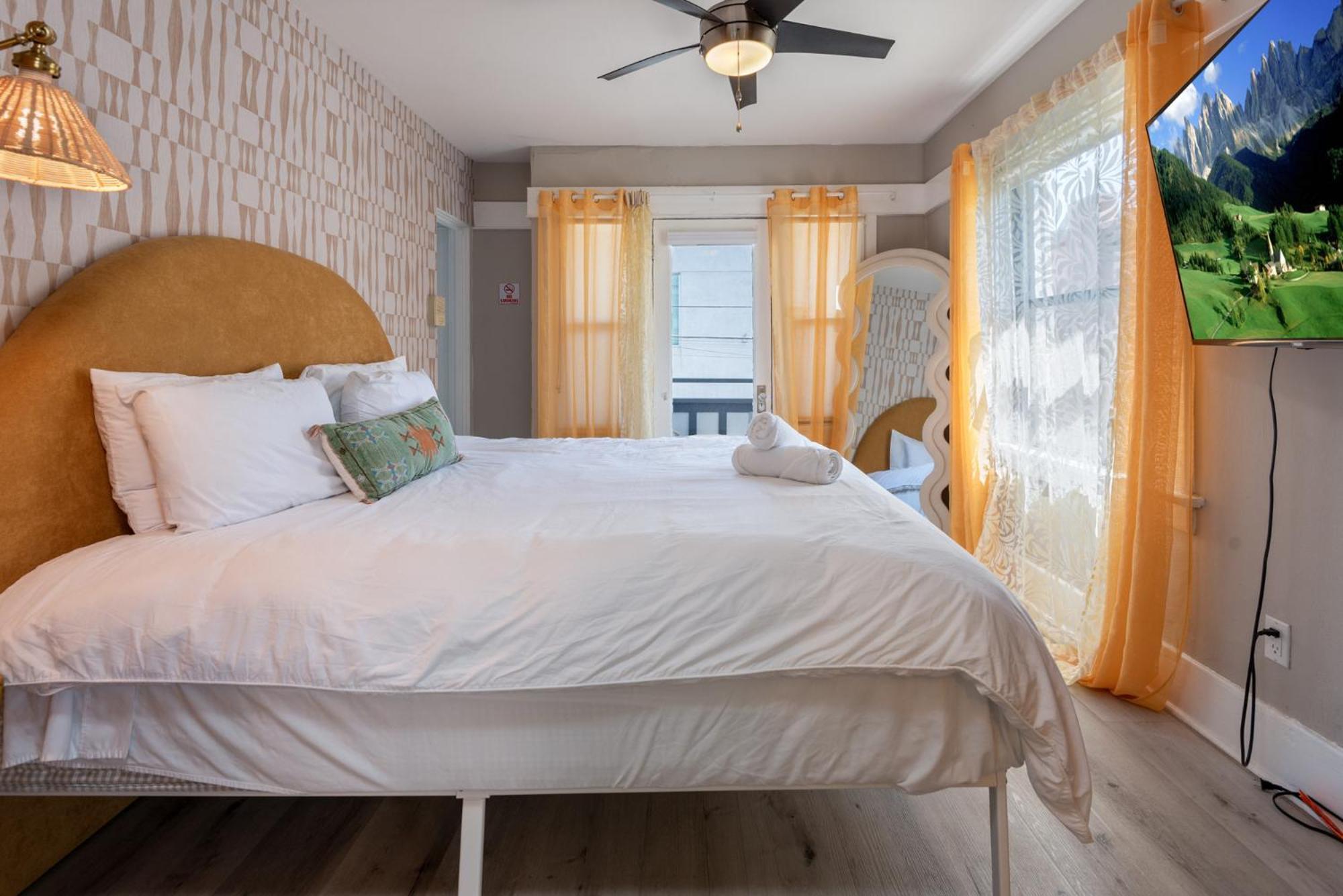 Venice One Bedroom With Modern Comfort