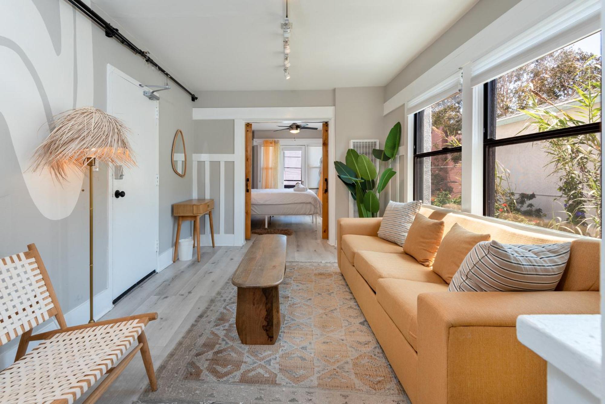 Venice One Bedroom With Modern Comfort *