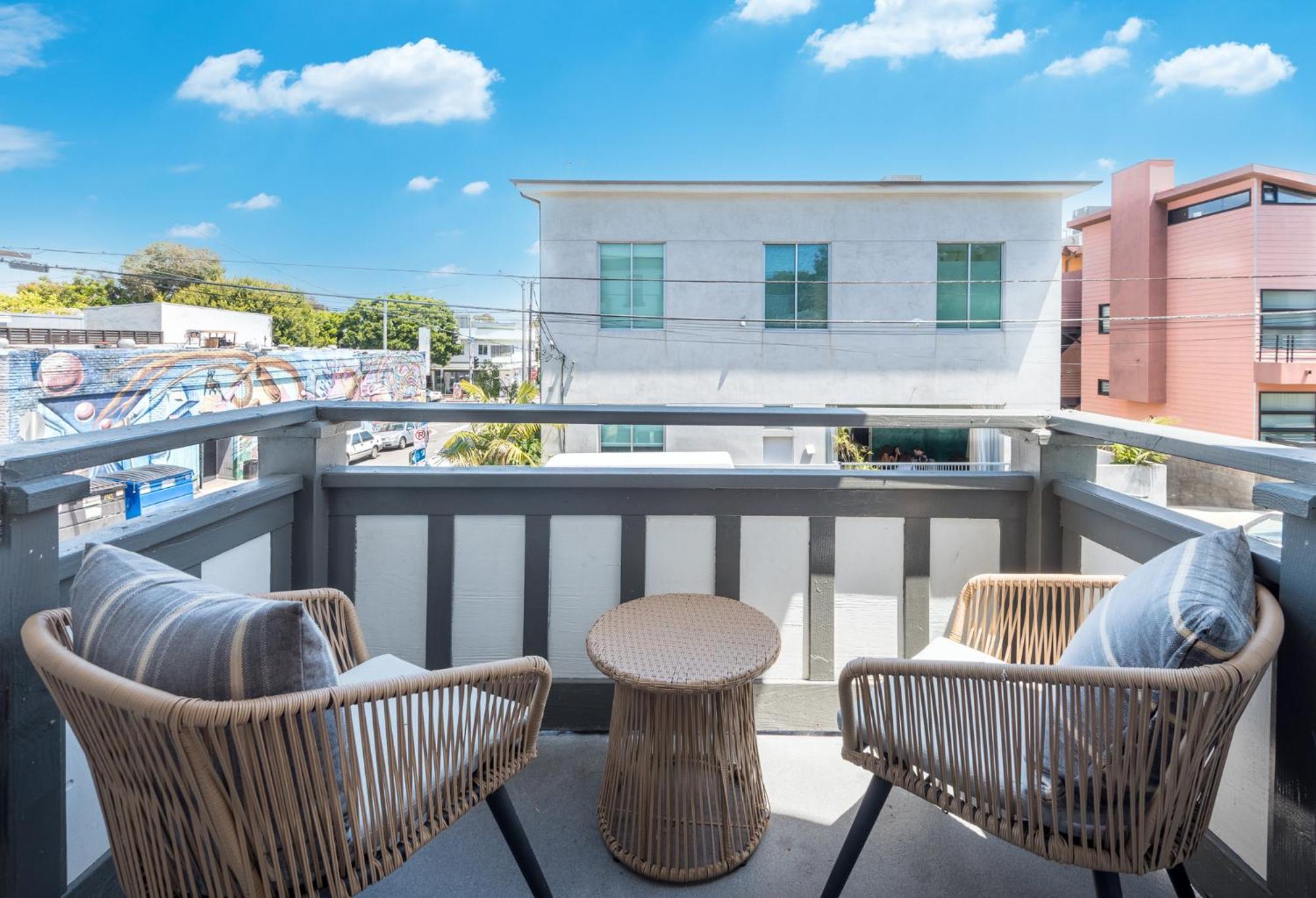 Venice One Bedroom With Modern Comfort Los Angeles