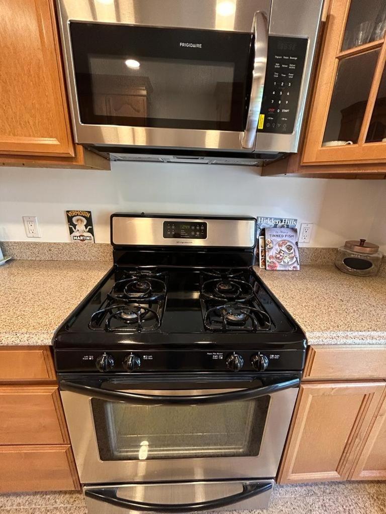 Holiday home Beautiful Encino House With Backyard, Deck & Patio