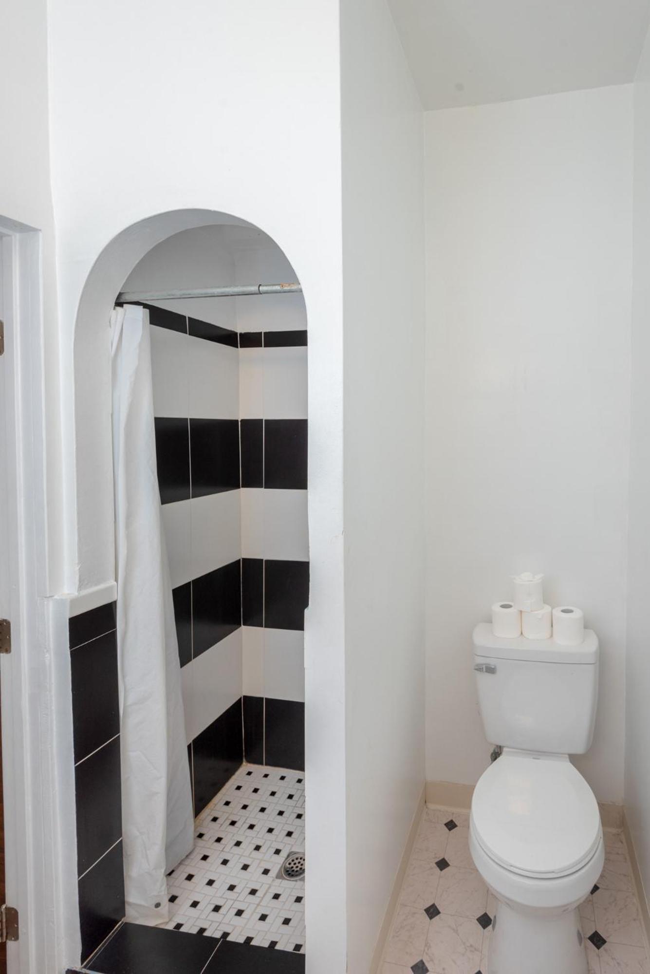 Apartment Chic And Modern 4-bedroom In Prime La Location *