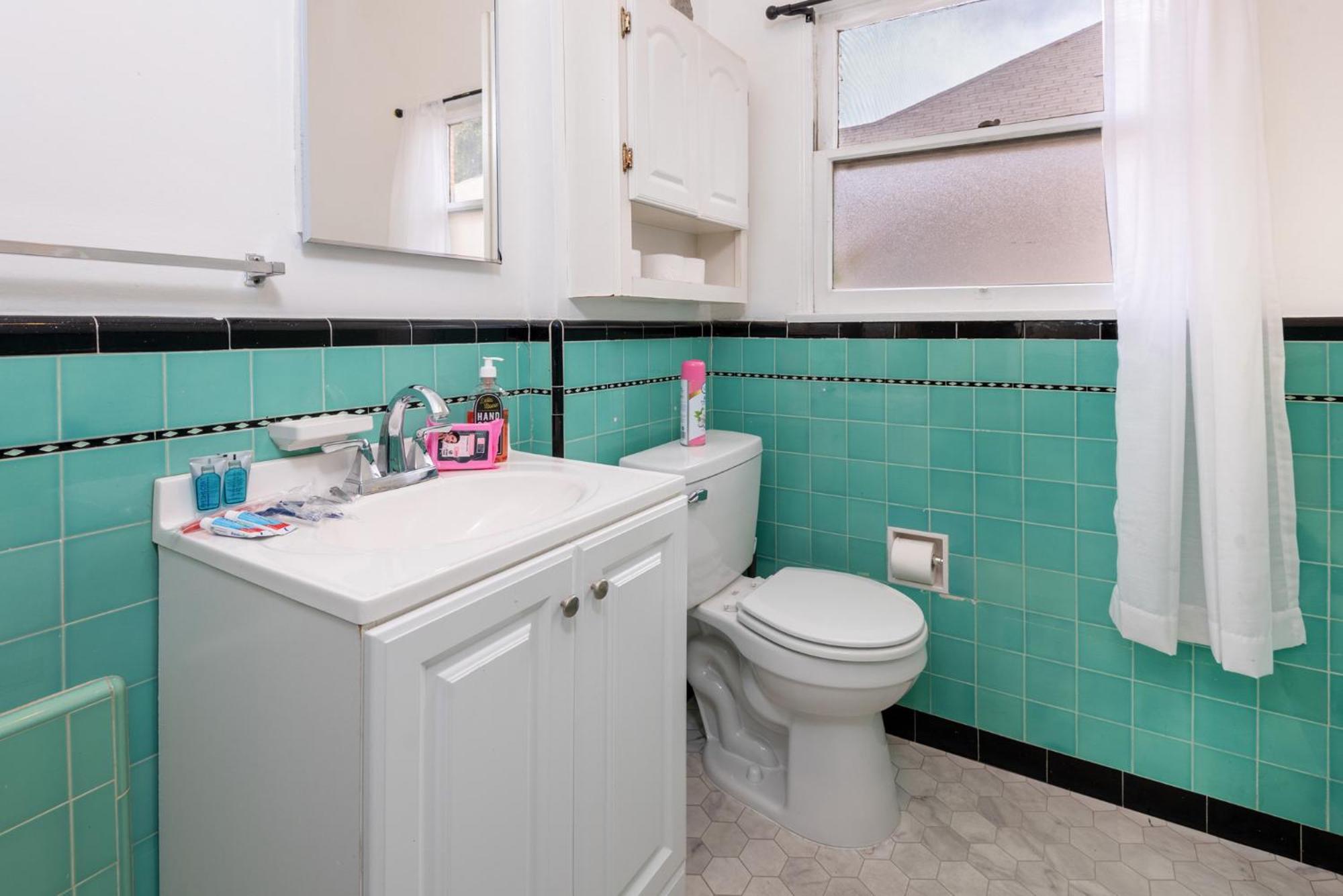 Chic And Modern 4-bedroom In Prime La Location *