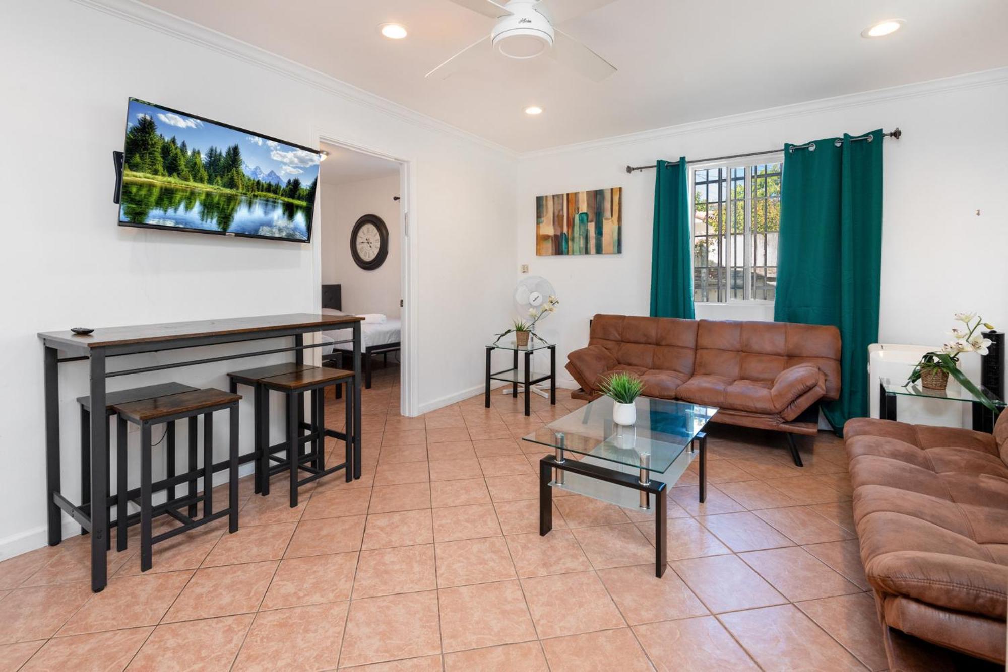 Unparalleled Luxury 2br In Prime La Location Apartment