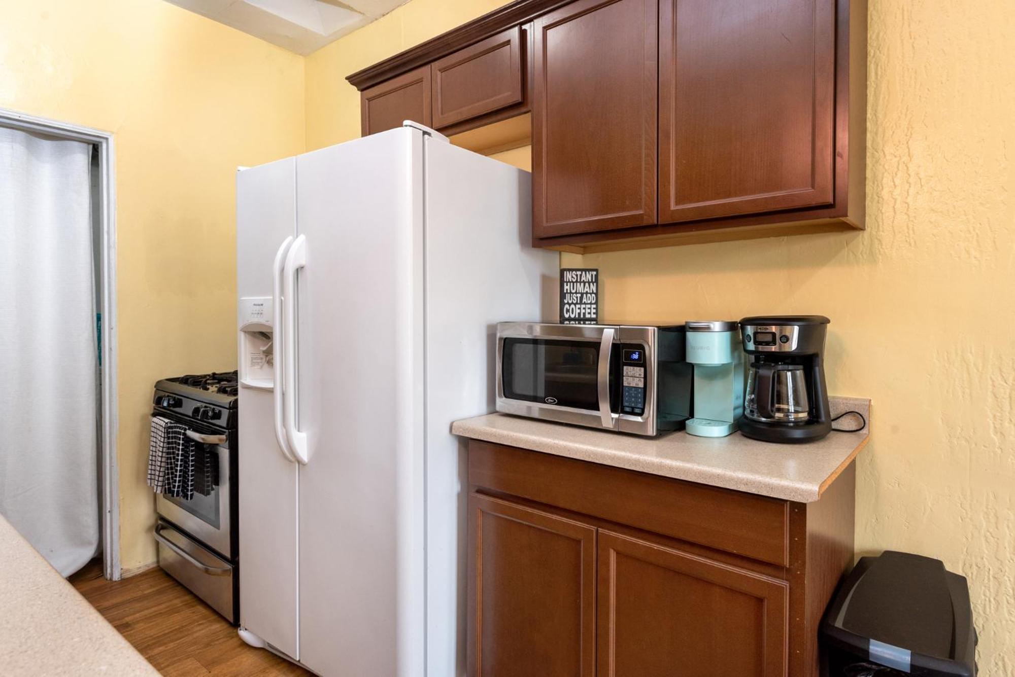 Apartment Chic And Modern 4-bedroom In Prime La Location