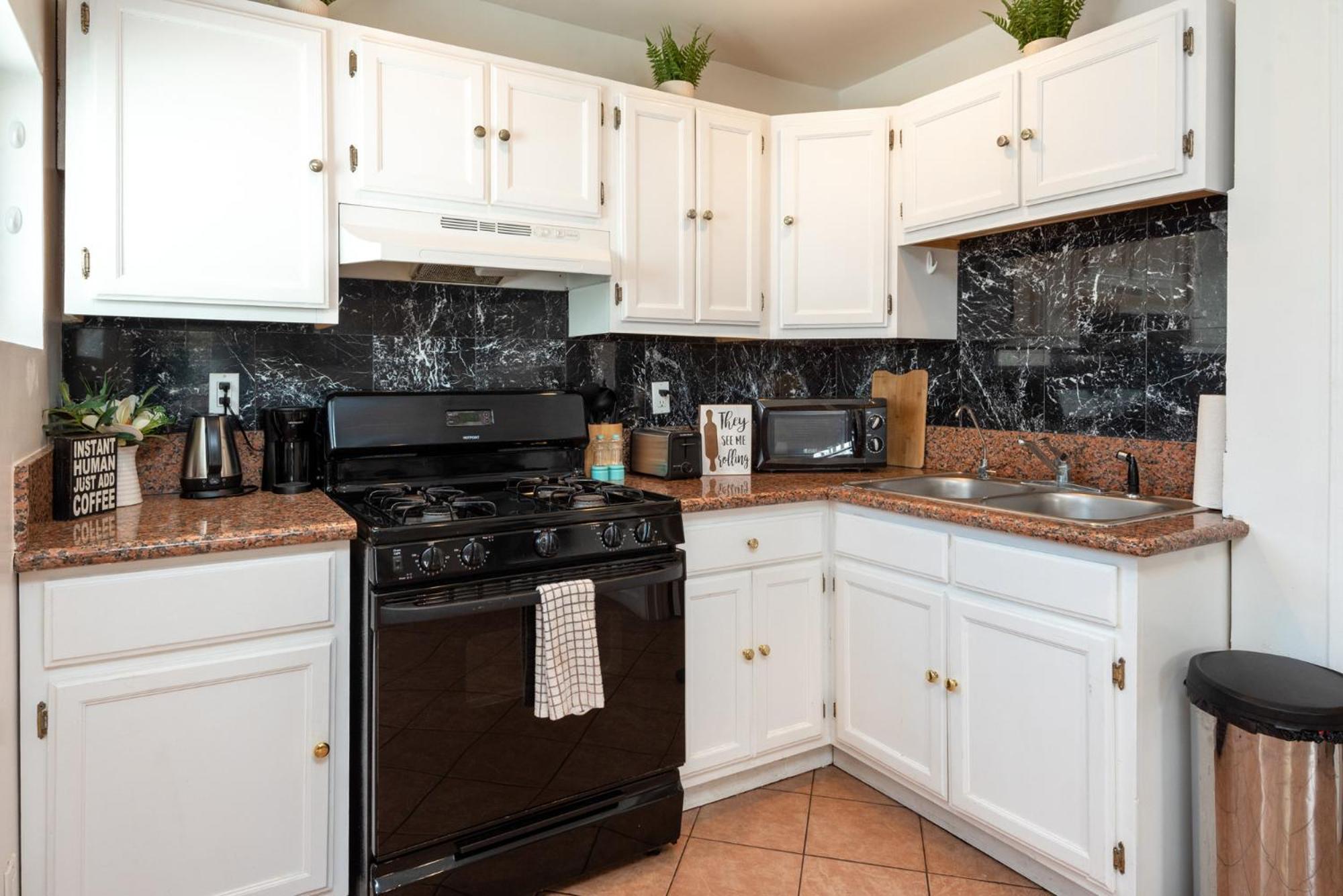 Unparalleled Luxury 2br In Prime La Location Apartment *
