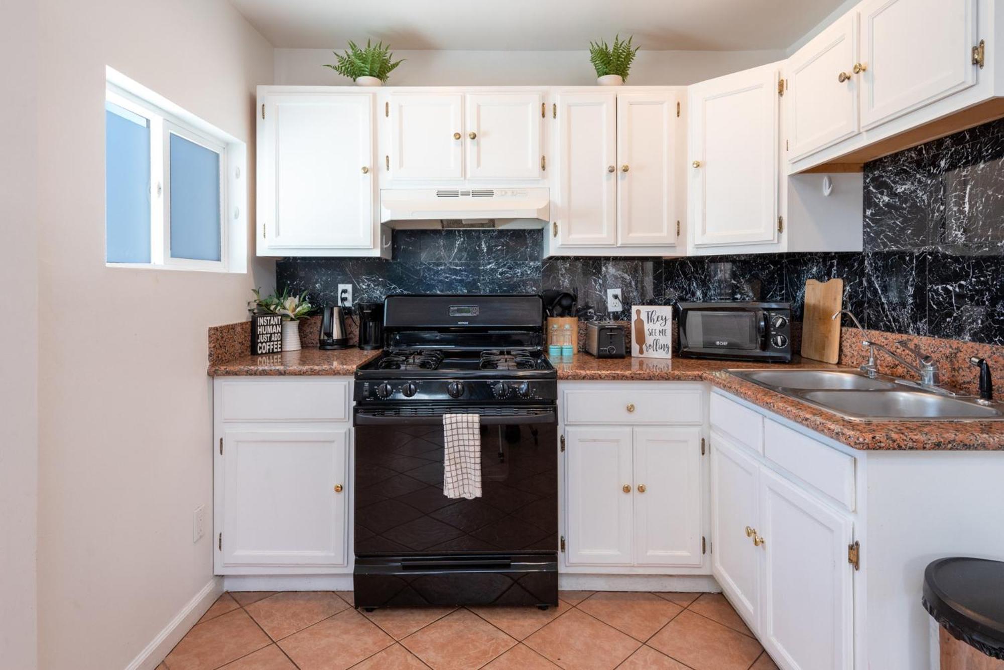 Unparalleled Luxury 2br In Prime La Location Apartment Los Angeles