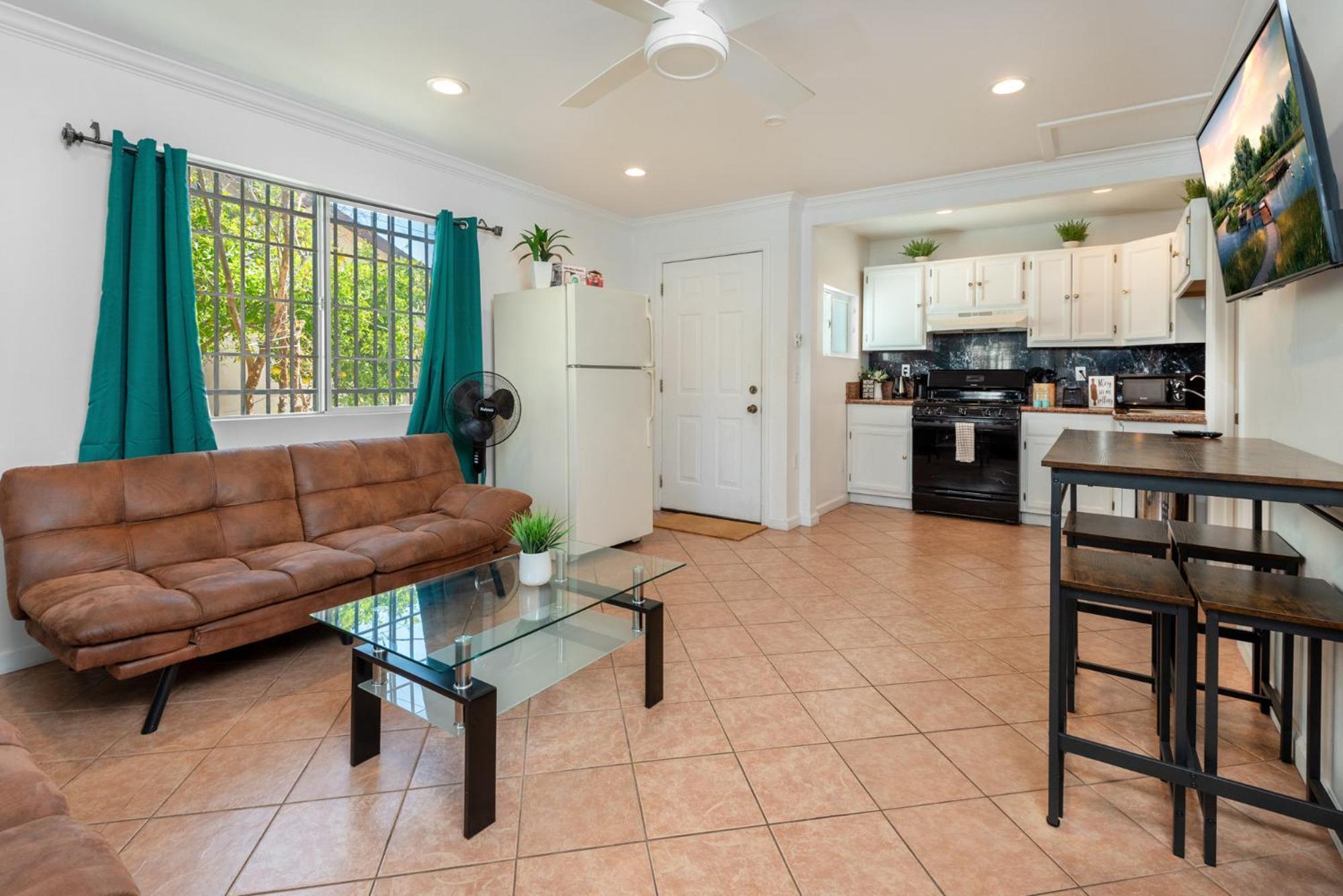 Unparalleled Luxury 2br In Prime La Location Apartment Los Angeles