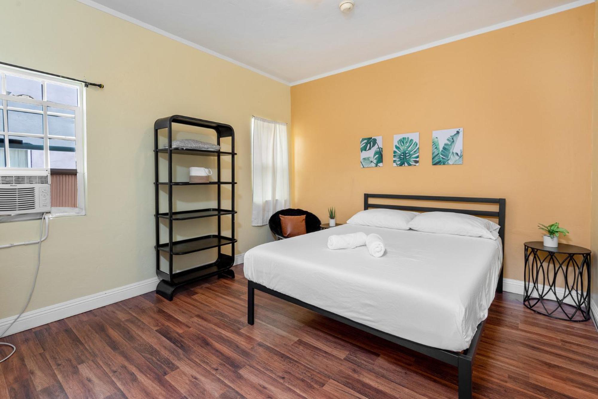 Apartment Chic And Modern 4-bedroom In Prime La Location Los Angeles