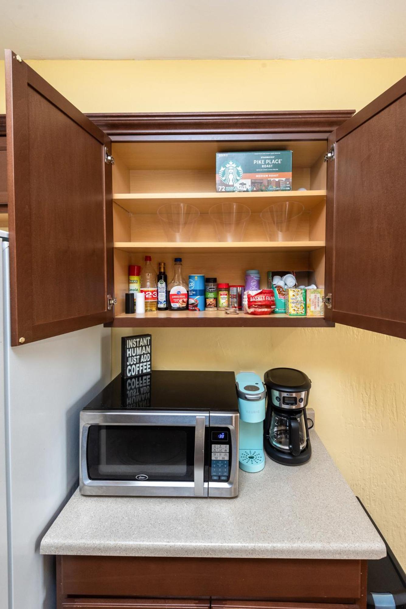 Chic And Modern 4-bedroom In Prime La Location Apartment *