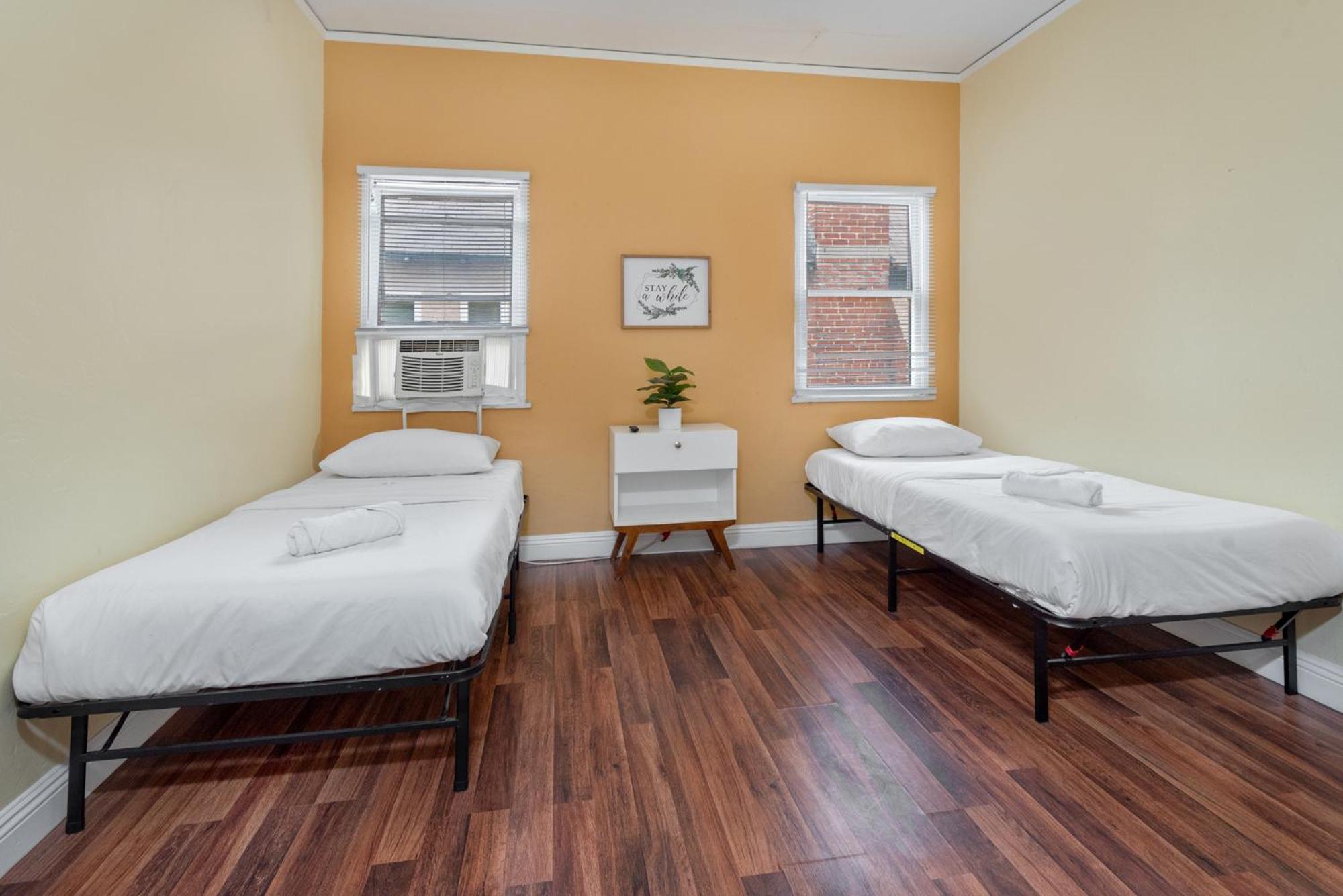 Apartment Chic And Modern 4-bedroom In Prime La Location *