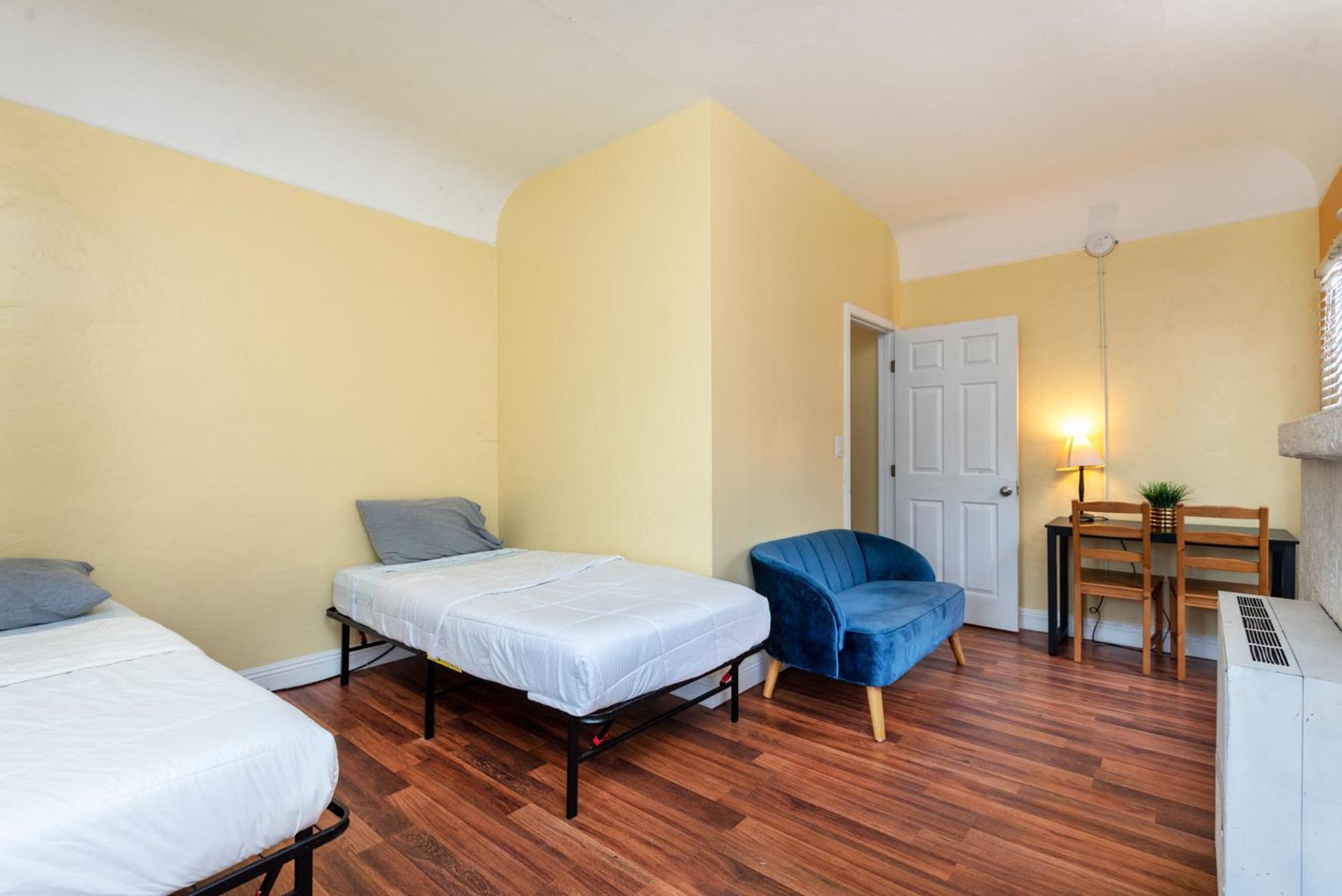 Chic And Modern 4-bedroom In Prime La Location