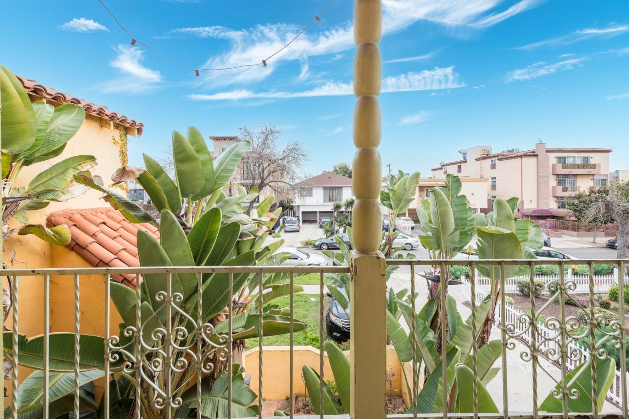 Chic And Modern 4-bedroom In Prime La Location Apartment