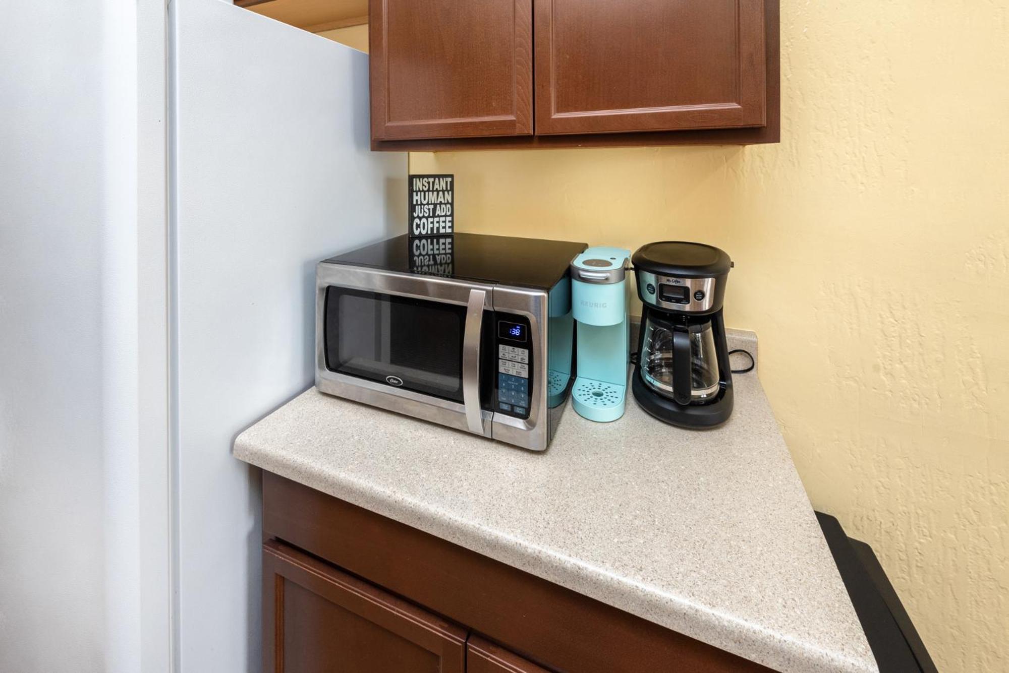 Chic And Modern 4-bedroom In Prime La Location Apartment *