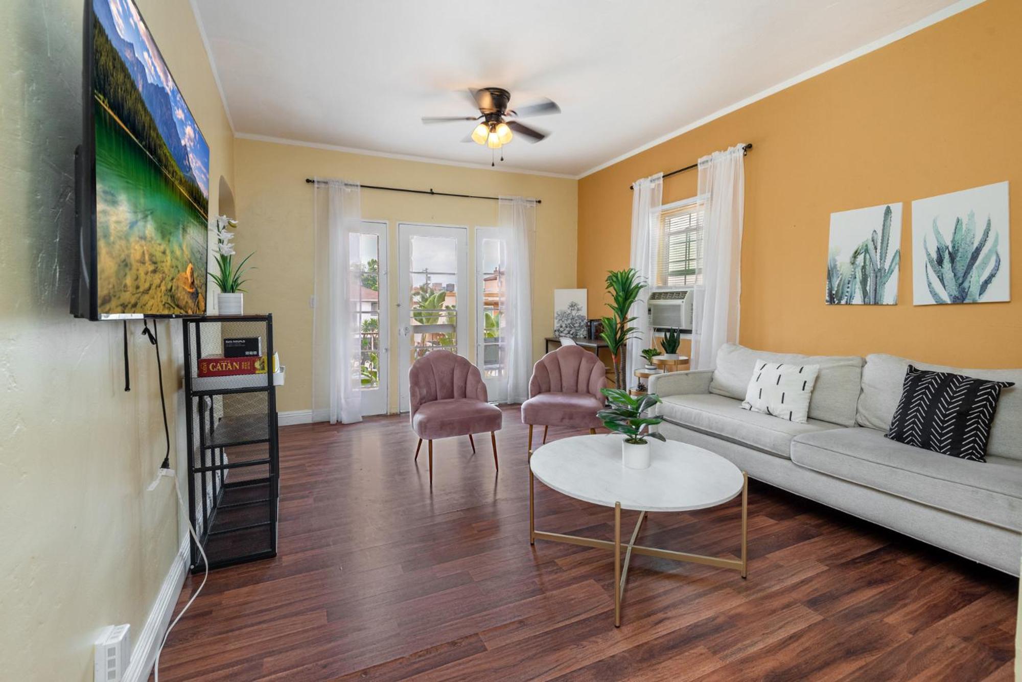 Apartment Chic And Modern 4-bedroom In Prime La Location Los Angeles