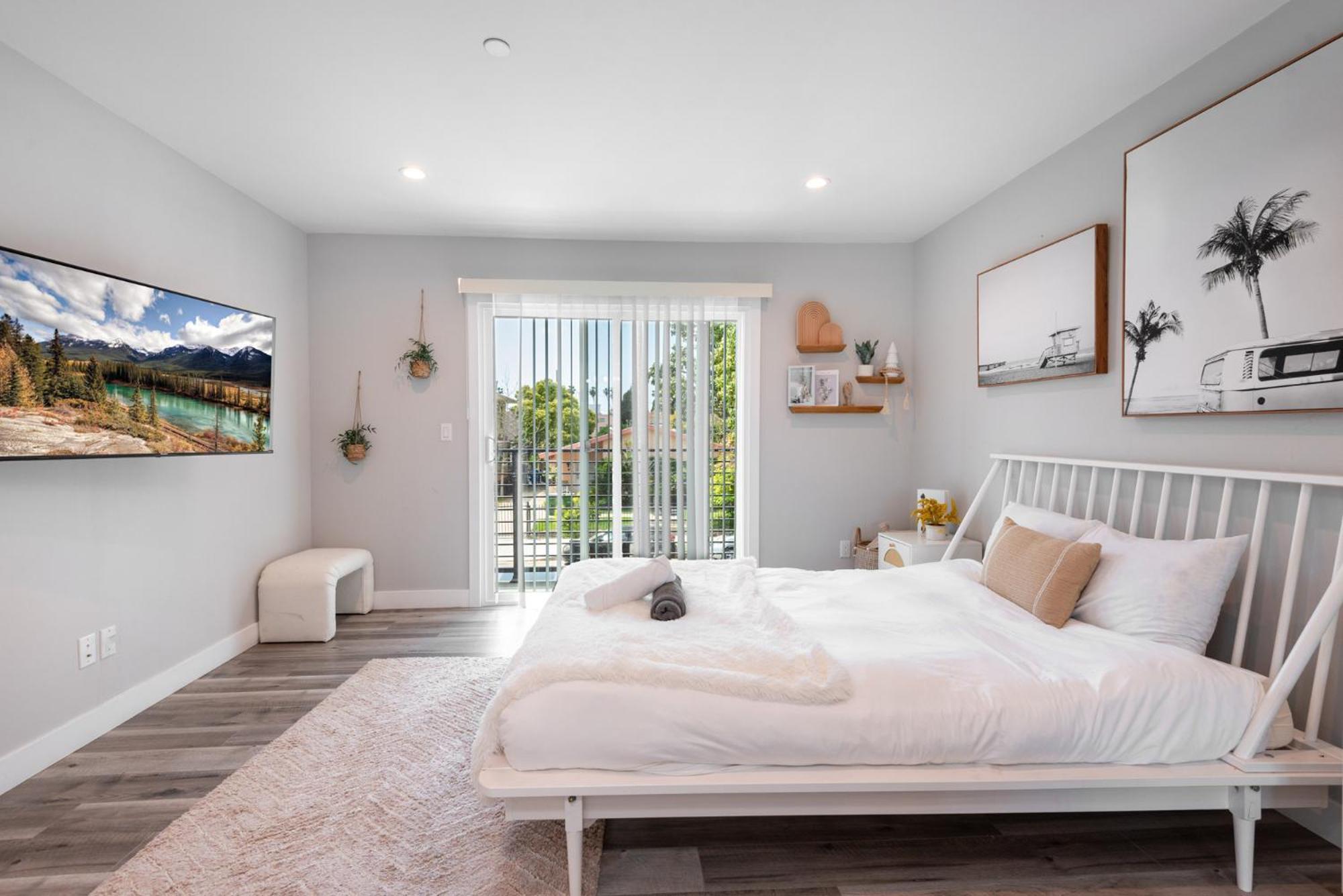 Apartment Elegant Apt In La With 4br And 4 Ba Sleeps