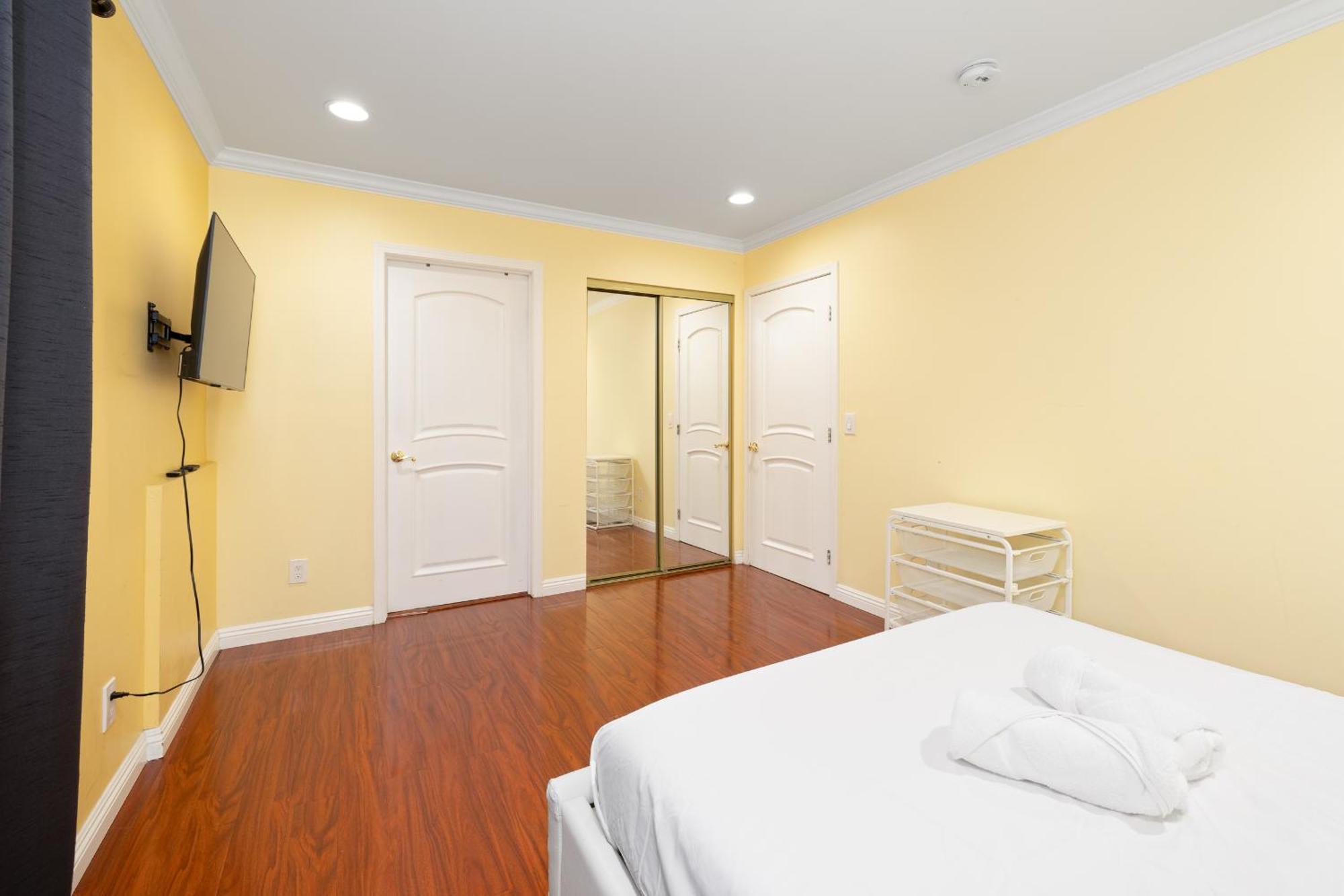 Luxe Living 3br Near La's Attractions Los Angeles
