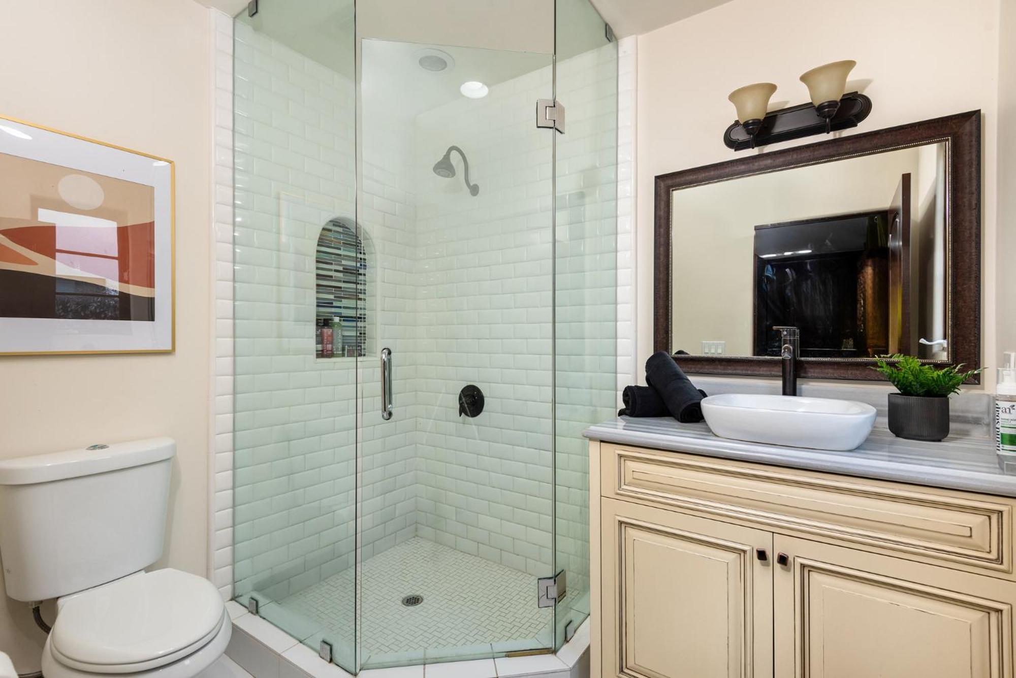 Lux Spanish Style Mansion 4bd Ba,dog House Apartment *