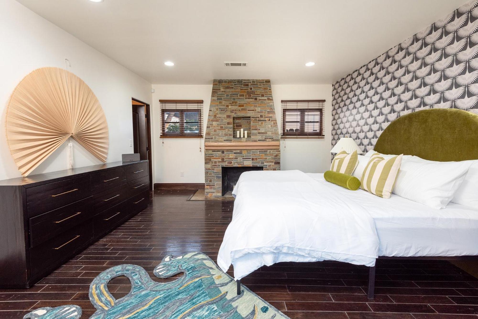 Apartment Lux Spanish Style Mansion 4bd Ba,dog House Los Angeles