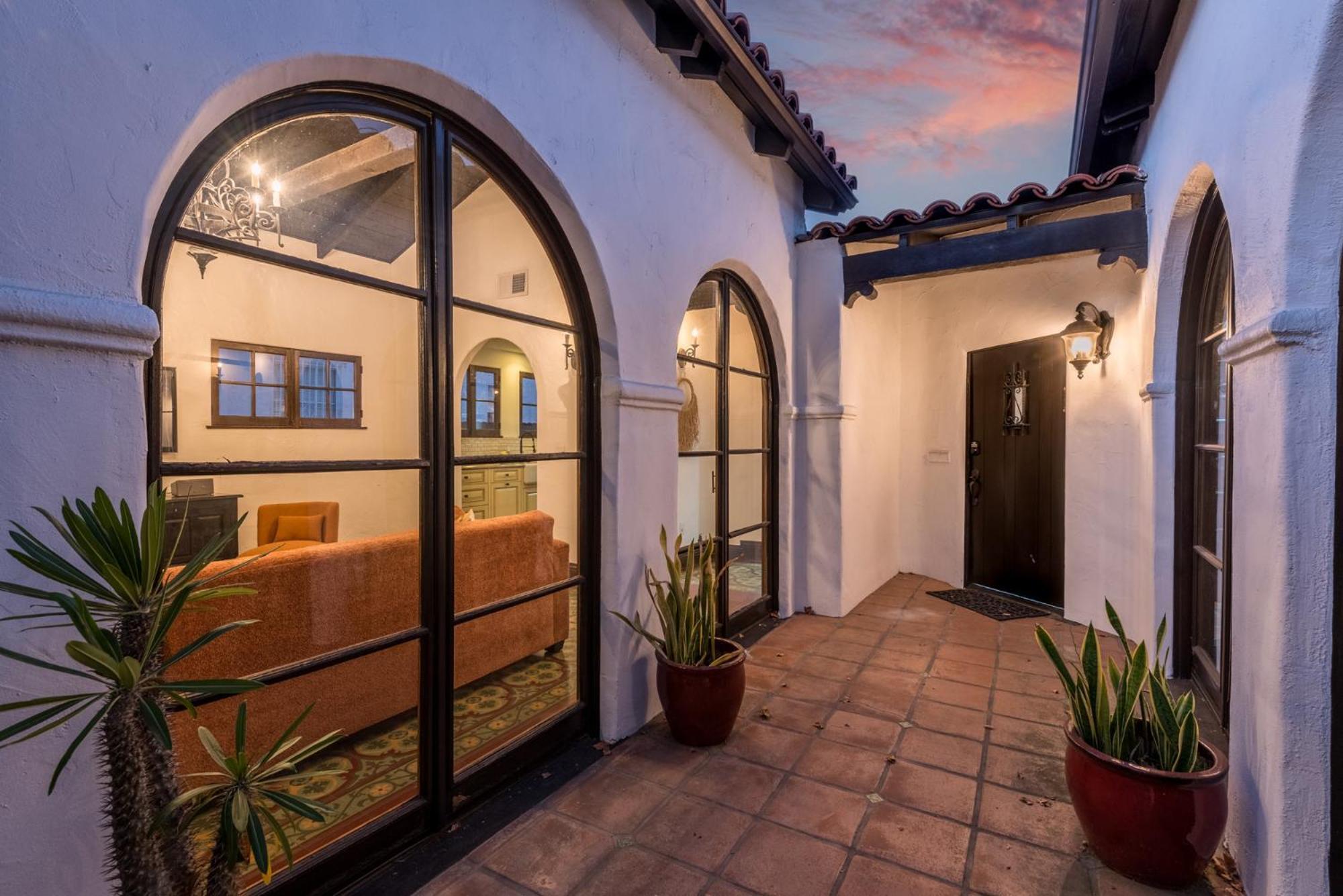 Lux Spanish Style Mansion 4bd Ba,dog House *
