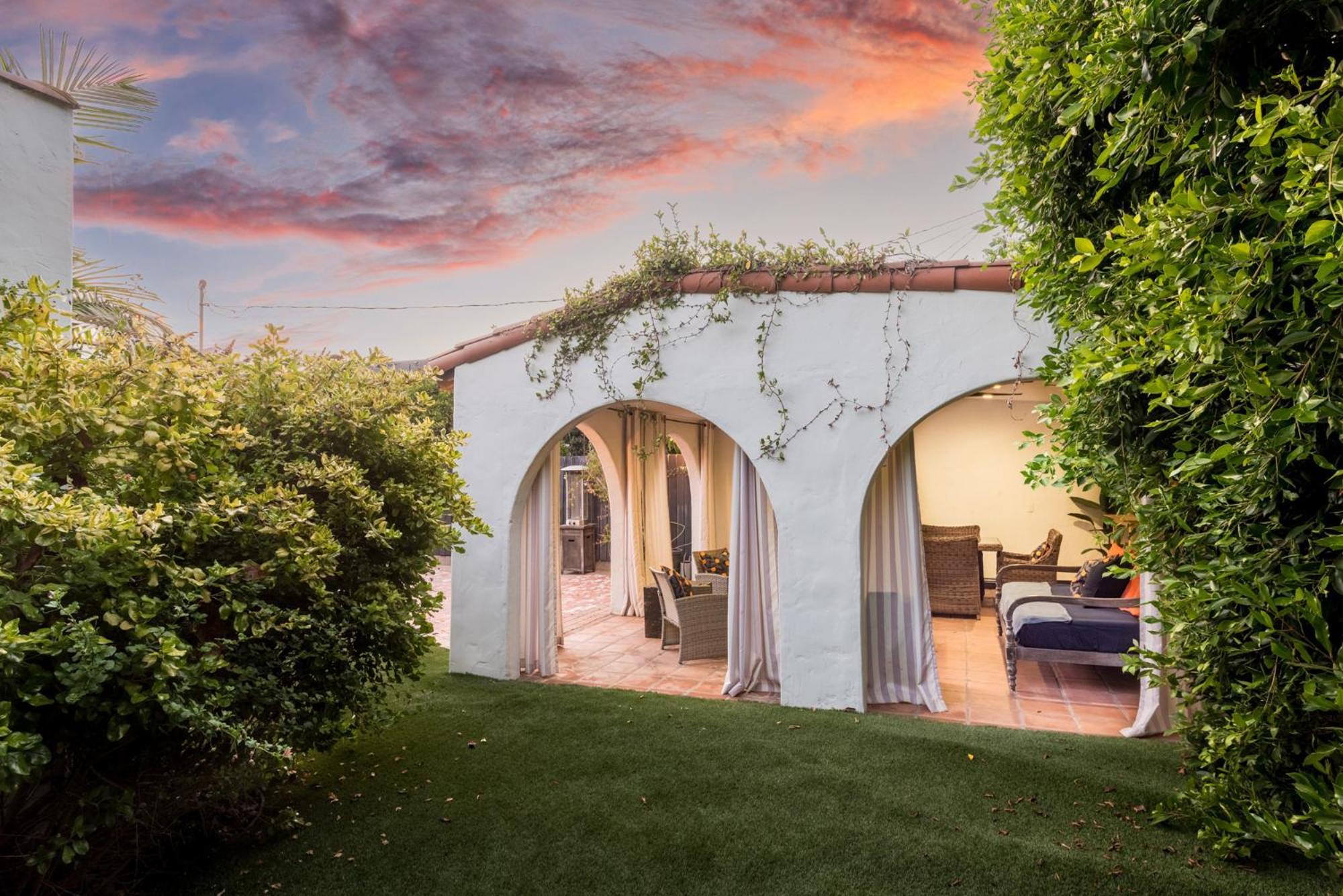 Apartment Lux Spanish Style Mansion 4bd Ba,dog House