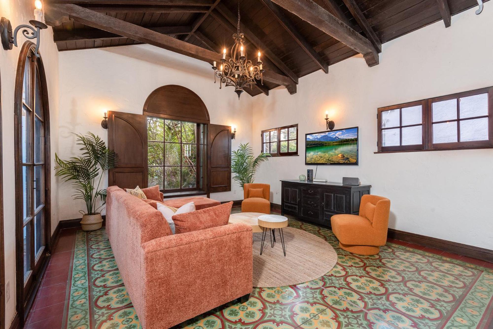 Lux Spanish Style Mansion 4bd Ba,dog House