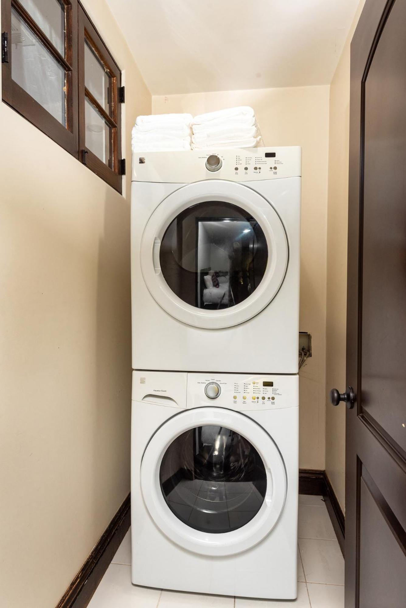 Apartment Lux Spanish Style Mansion 4bd Ba,dog House
