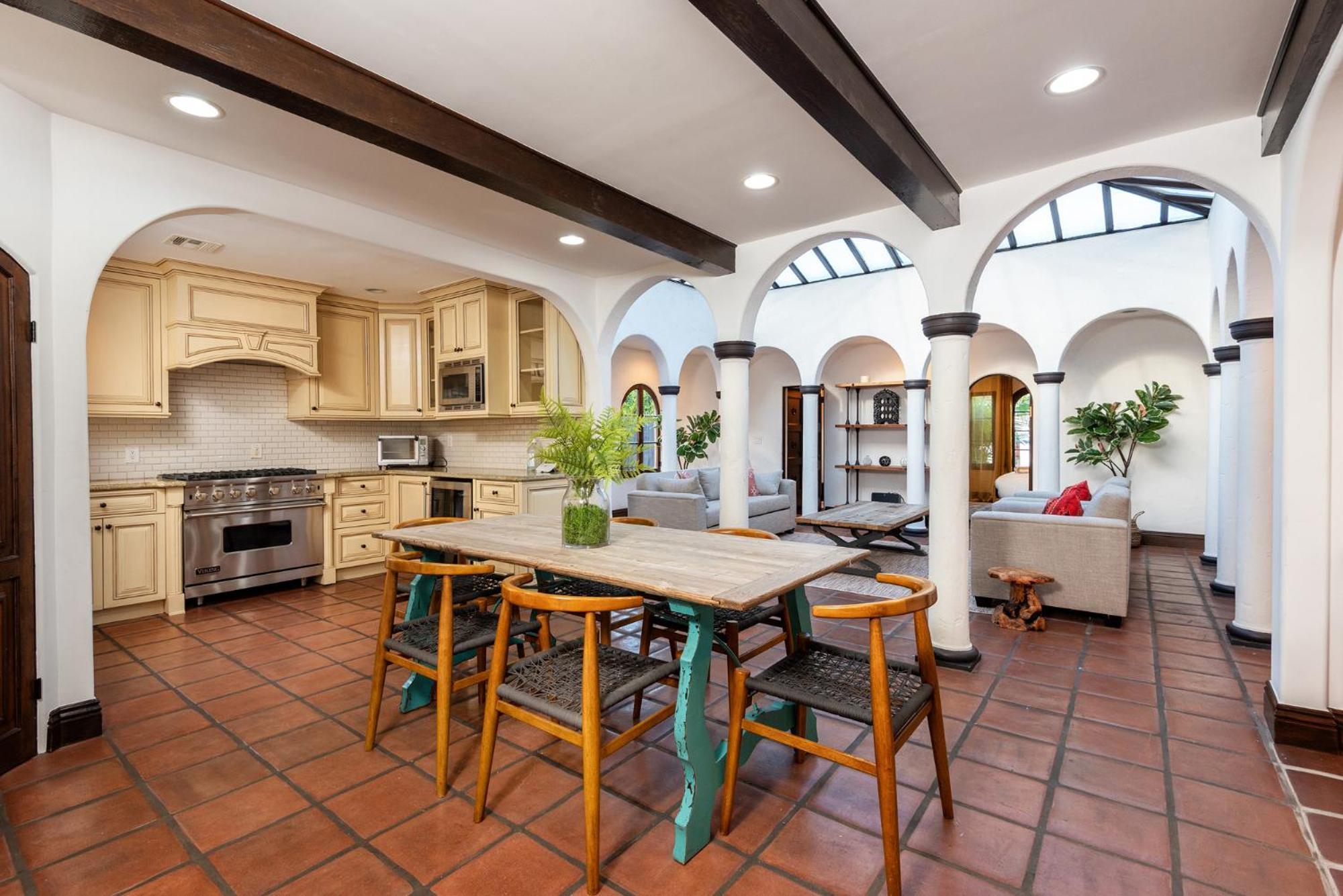 Lux Spanish Style Mansion 4bd Ba,dog House Los Angeles