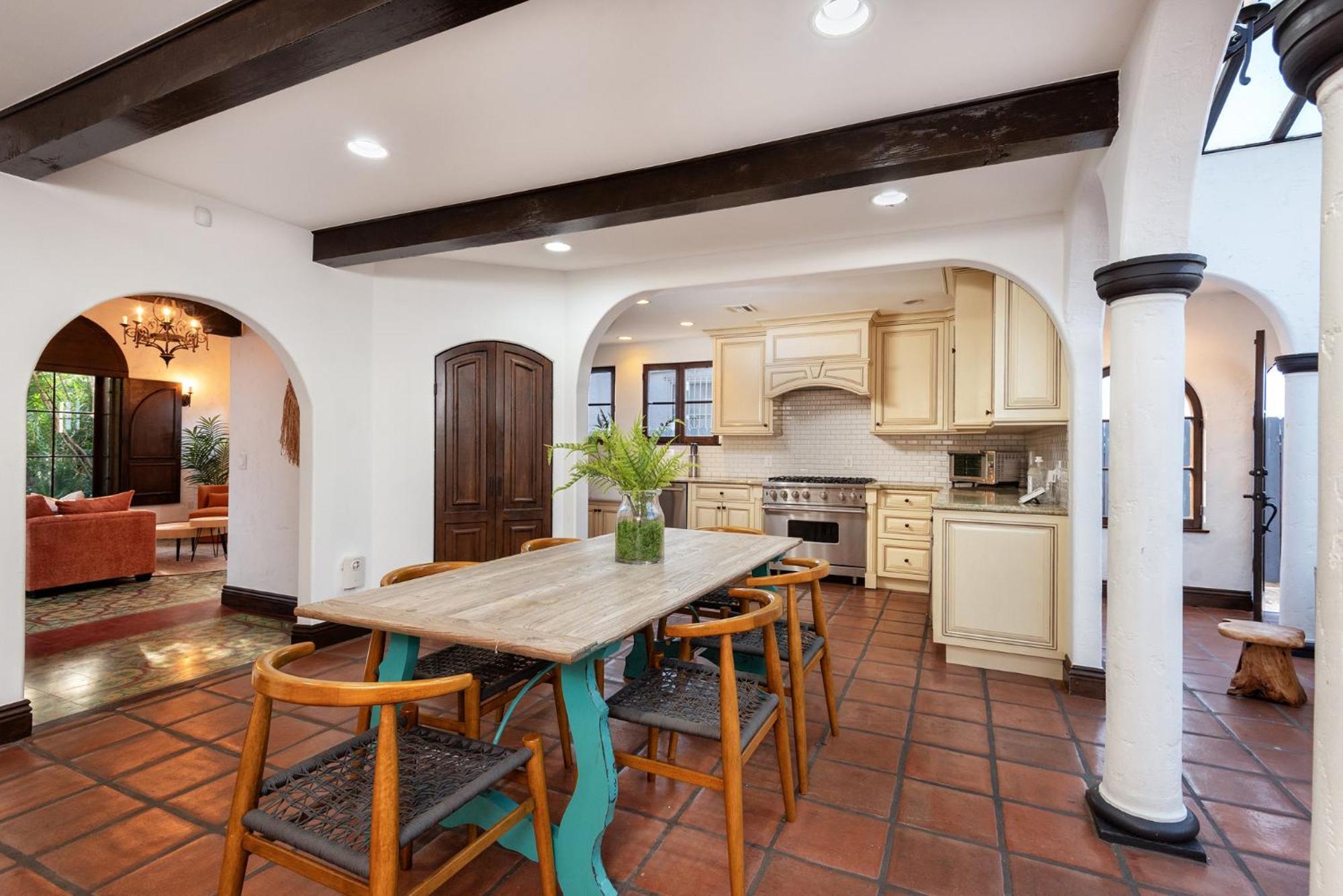 Lux Spanish Style Mansion 4bd Ba,dog House Apartment