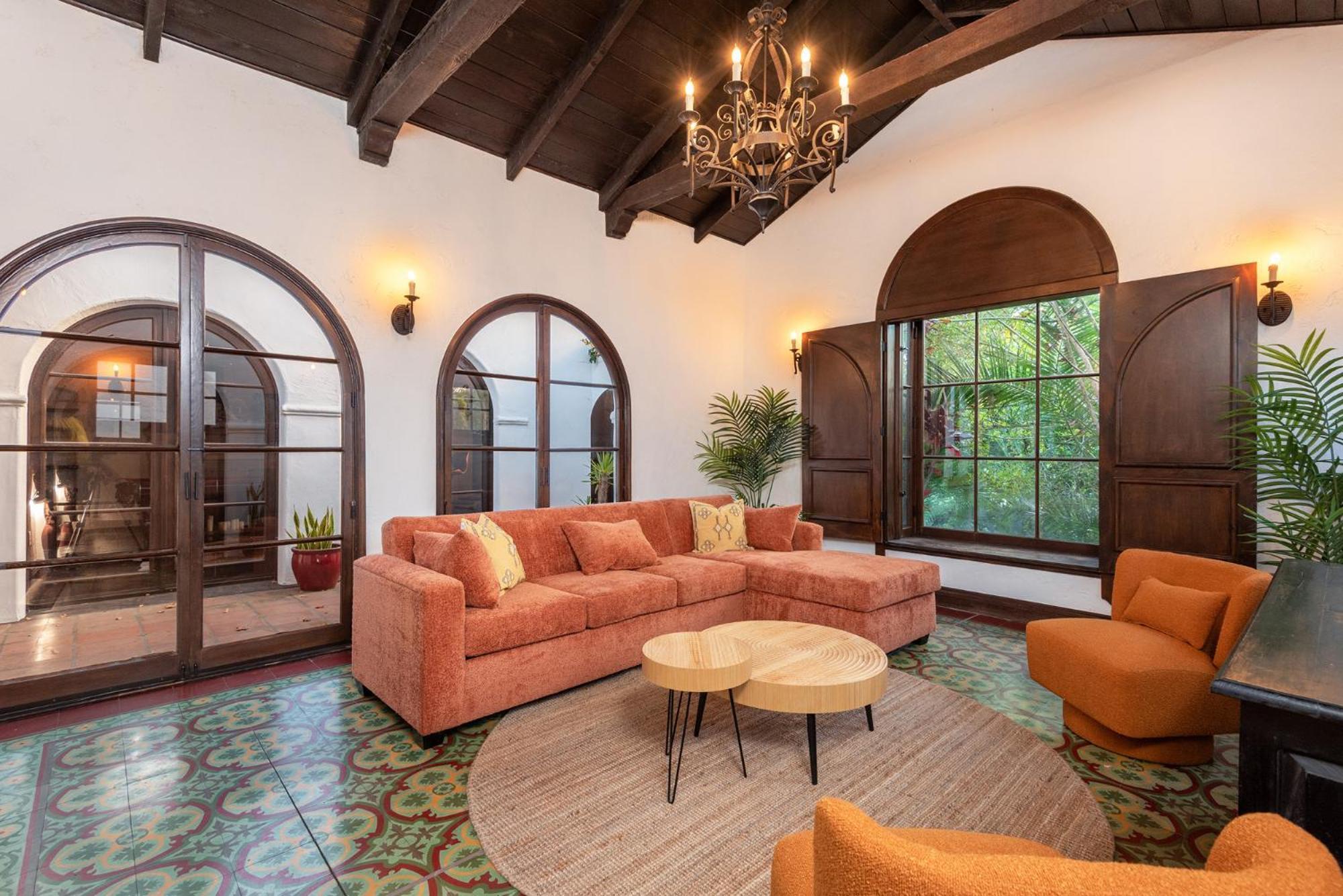 Apartamento Lux Spanish Style Mansion 4bd Ba,dog House