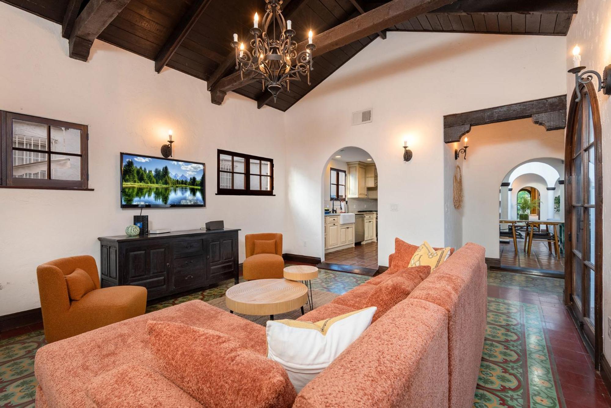 Lux Spanish Style Mansion 4bd Ba,dog House Los Angeles